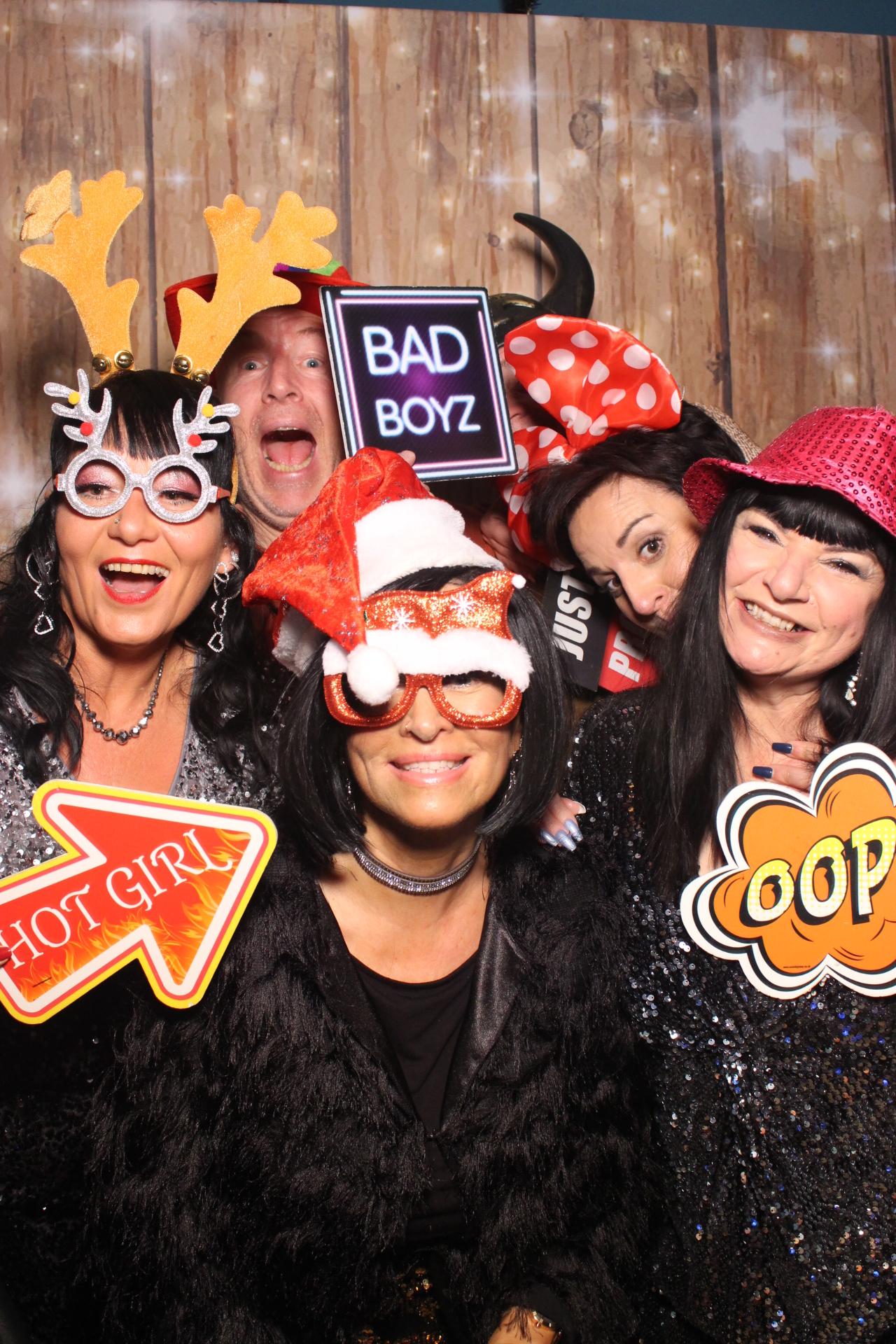 70s & 80s Christmas party  | View more photos from the event at gallery.magicimages.uk/u/MagicImages/70s-80s-Christmas-party