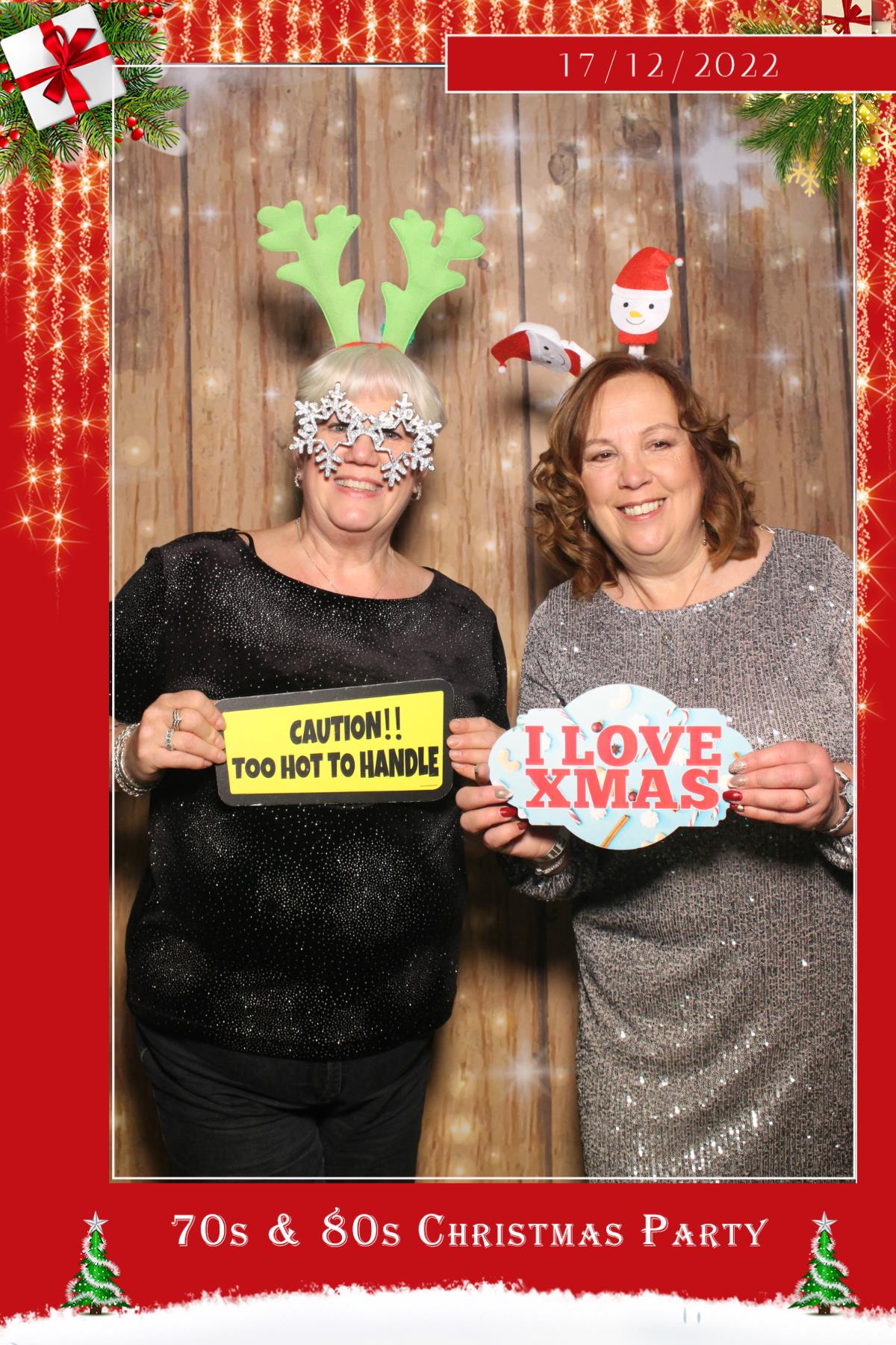 70s & 80s Christmas party  | View more photos from the event at gallery.magicimages.uk/u/MagicImages/70s-80s-Christmas-party