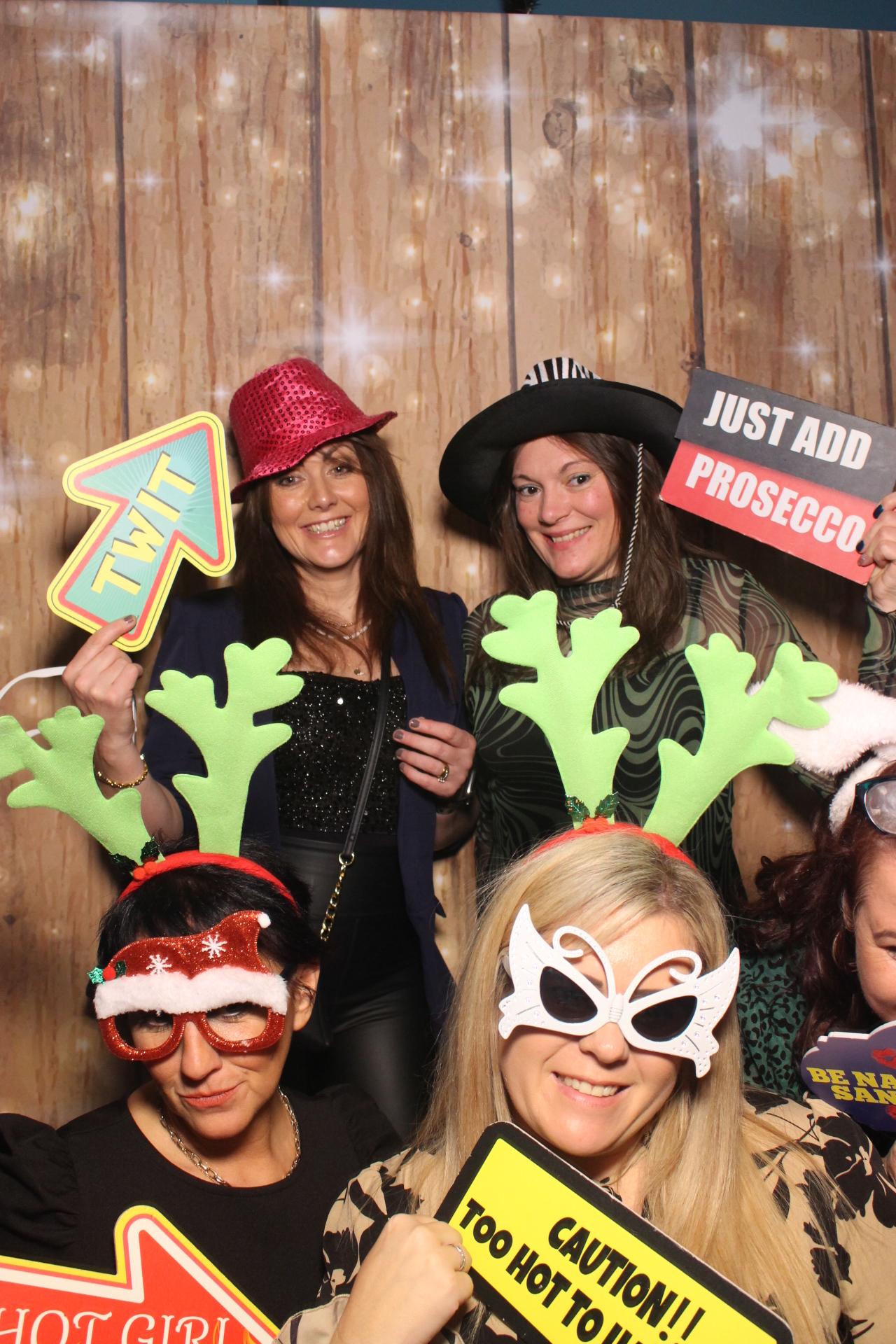 70s & 80s Christmas party  | View more photos from the event at gallery.magicimages.uk/u/MagicImages/70s-80s-Christmas-party