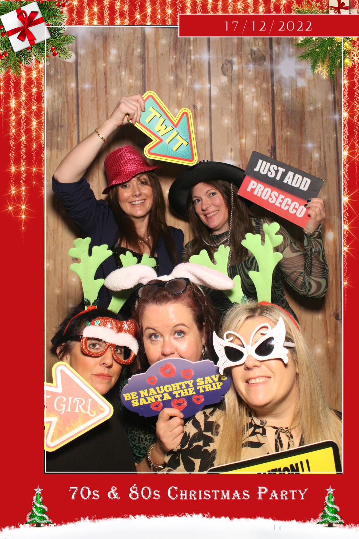 70s & 80s Christmas party  | View more photos from the event at gallery.magicimages.uk/u/MagicImages/70s-80s-Christmas-party