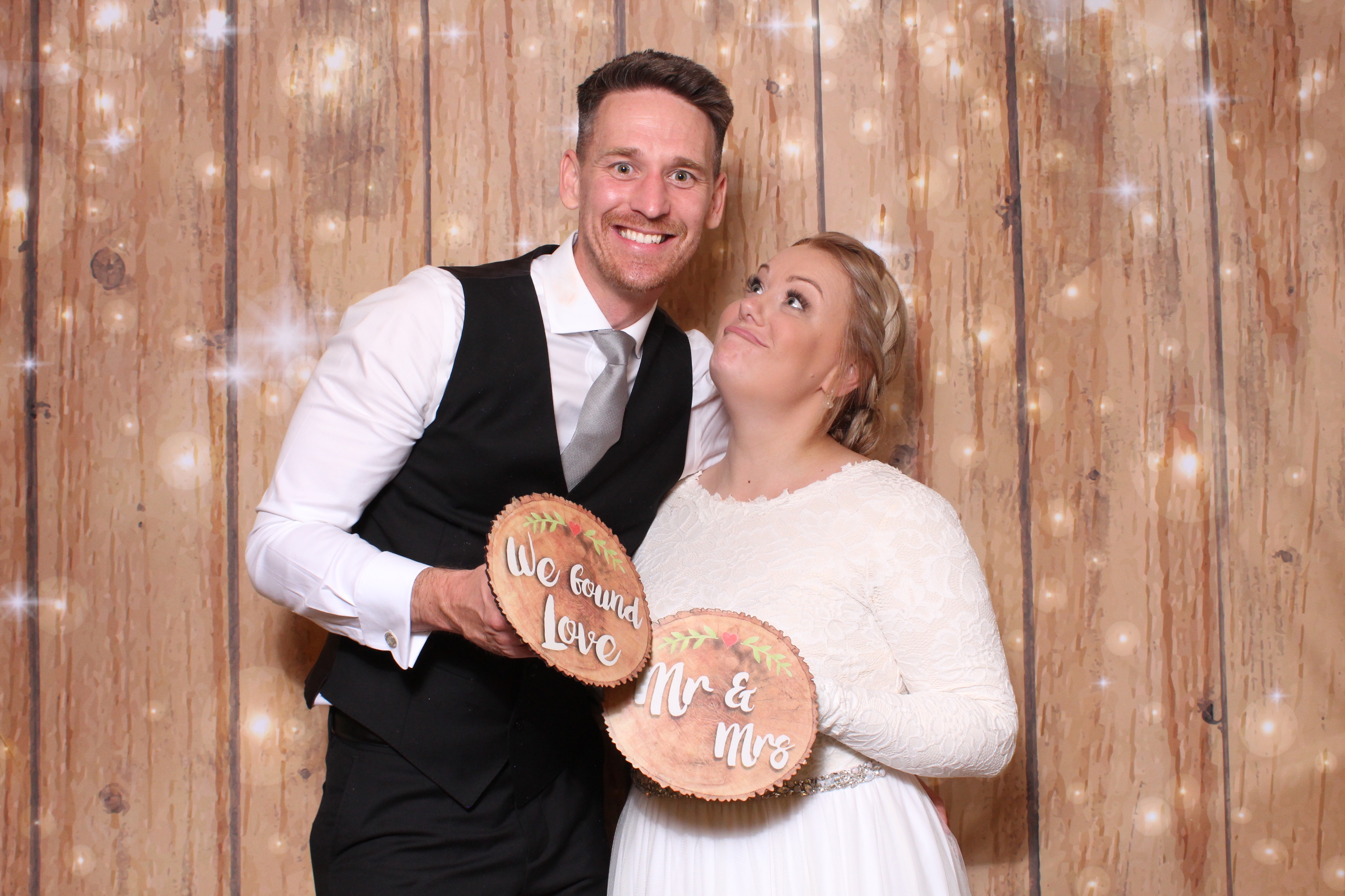 Anthony & Leanne  | View more photos from the event at gallery.magicimages.uk/u/MagicImages/Anthony-Leanne