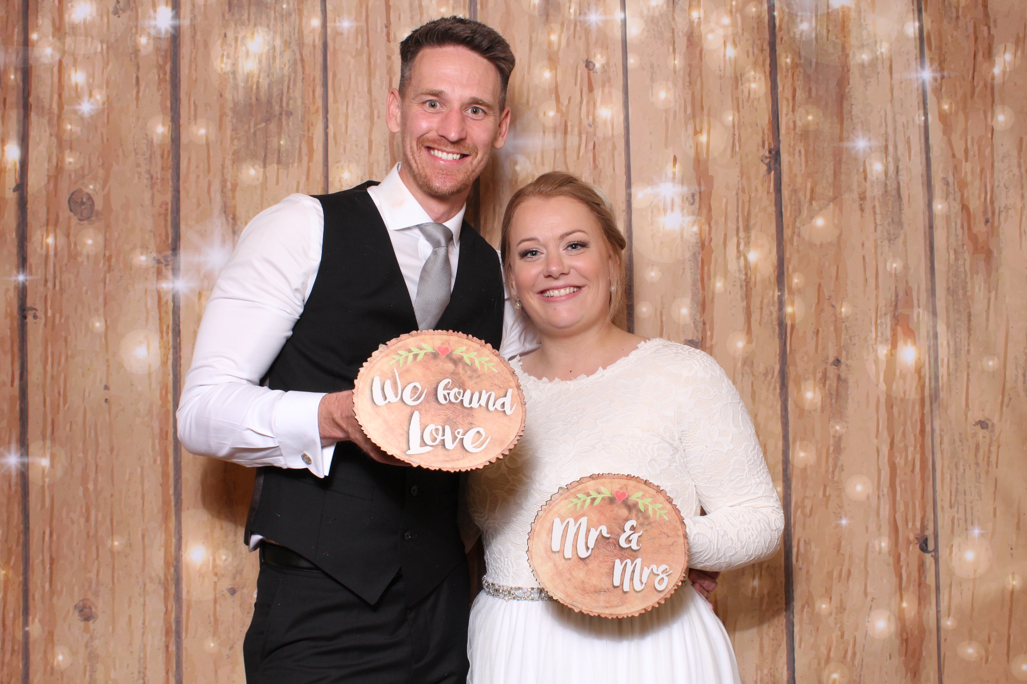 Anthony & Leanne  | View more photos from the event at gallery.magicimages.uk/u/MagicImages/Anthony-Leanne