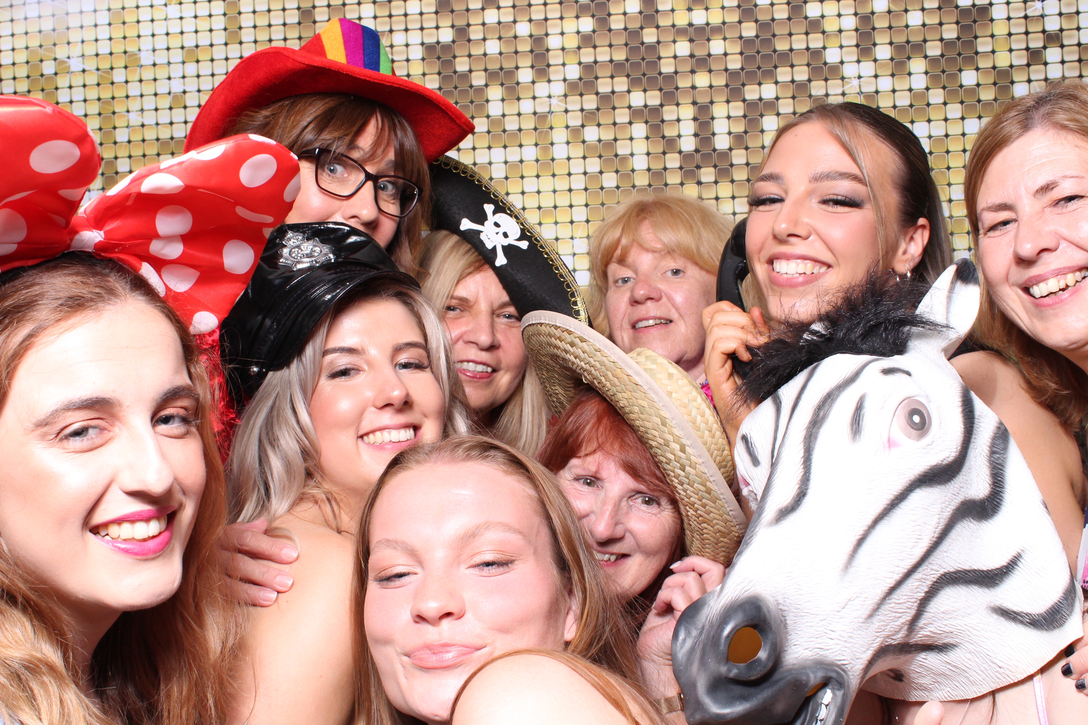 Charlotte's Graduation Party | View more photos from the event at gallery.magicimages.uk/u/MagicImages/Charlottes-Graduation-Party