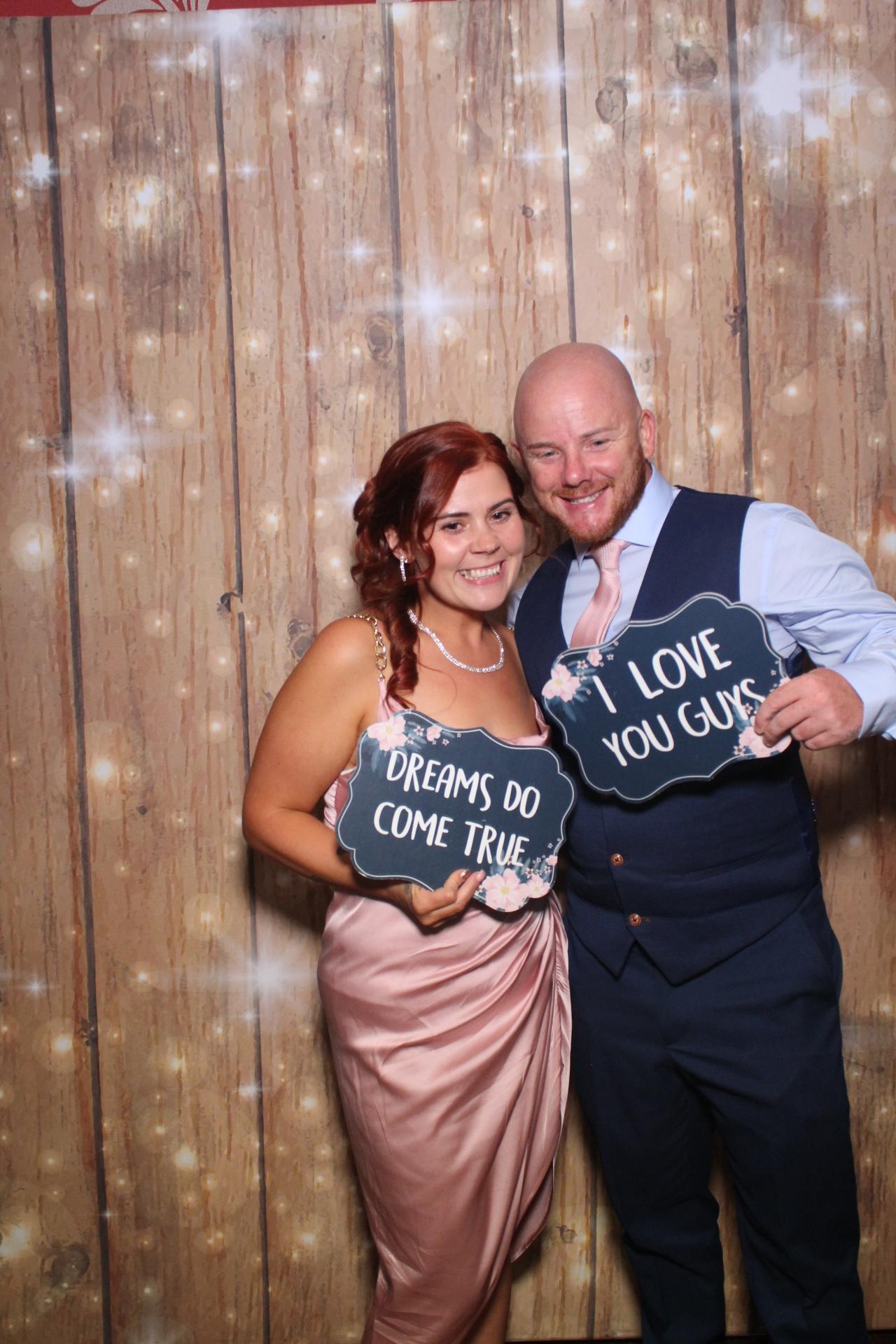 Chris & Sam  | View more photos from the event at gallery.magicimages.uk/u/MagicImages/Chris-Sam