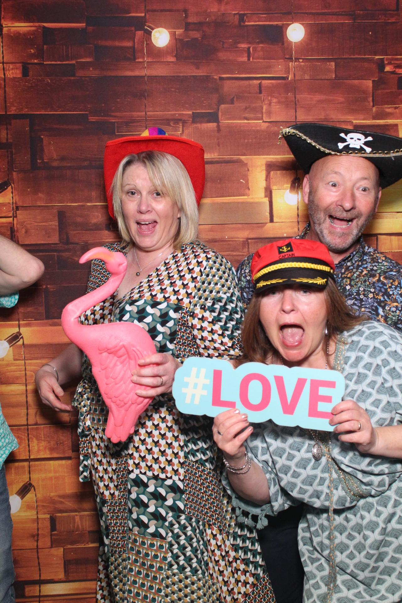 Danielle & Steven  | View more photos from the event at gallery.magicimages.uk/u/MagicImages/Danielle-Steven