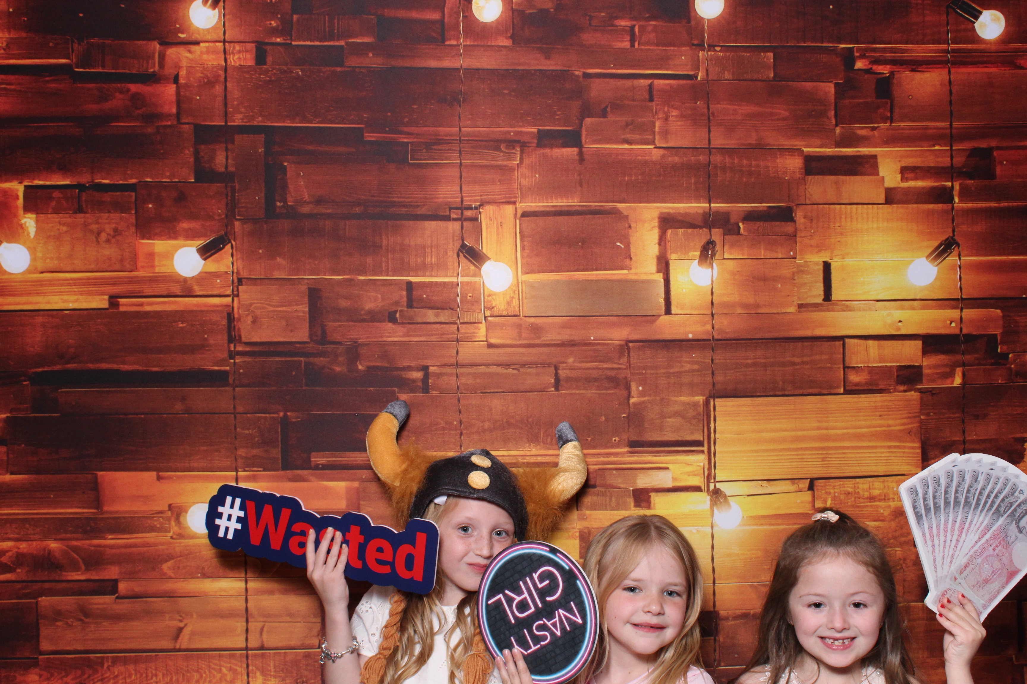 Grant & Laura  | View more photos from the event at gallery.magicimages.uk/u/MagicImages/Grant-Laura