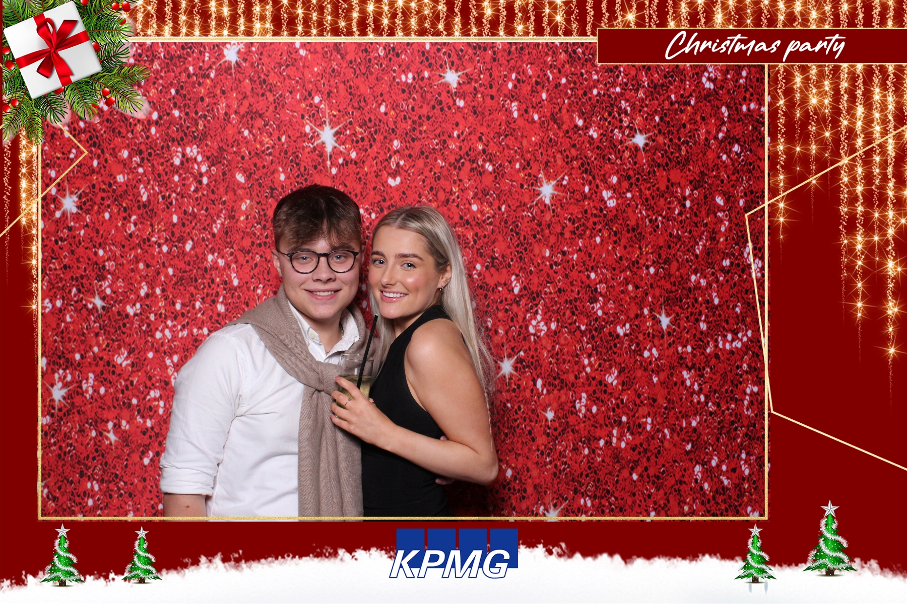 KPMG Christmas Party  | View more photos from the event at gallery.magicimages.uk/u/MagicImages/KPMG-Christmas-Party