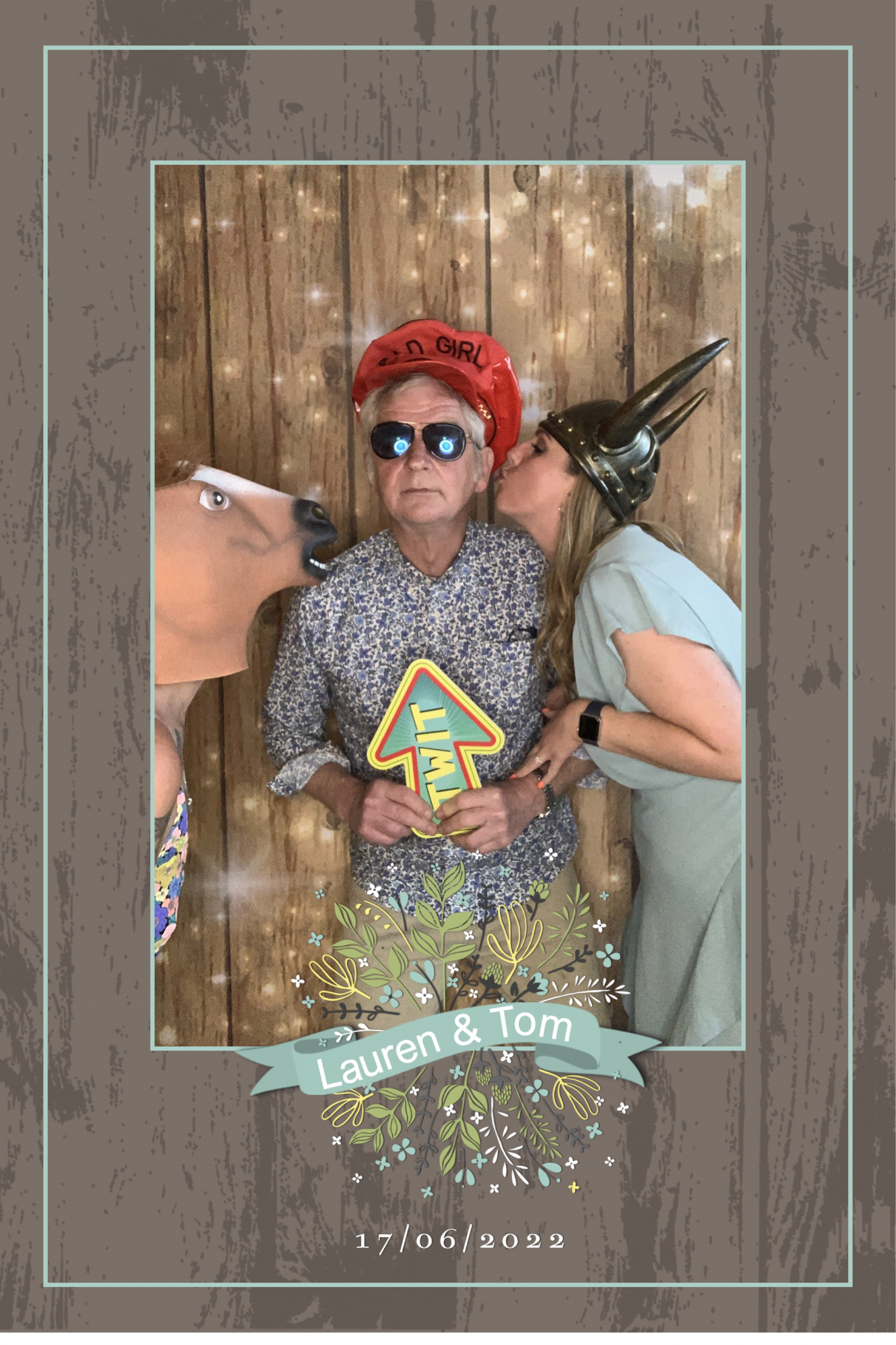 Lauren & Tom  | View more photos from the event at gallery.magicimages.uk/u/MagicImages/Lauren-Tom