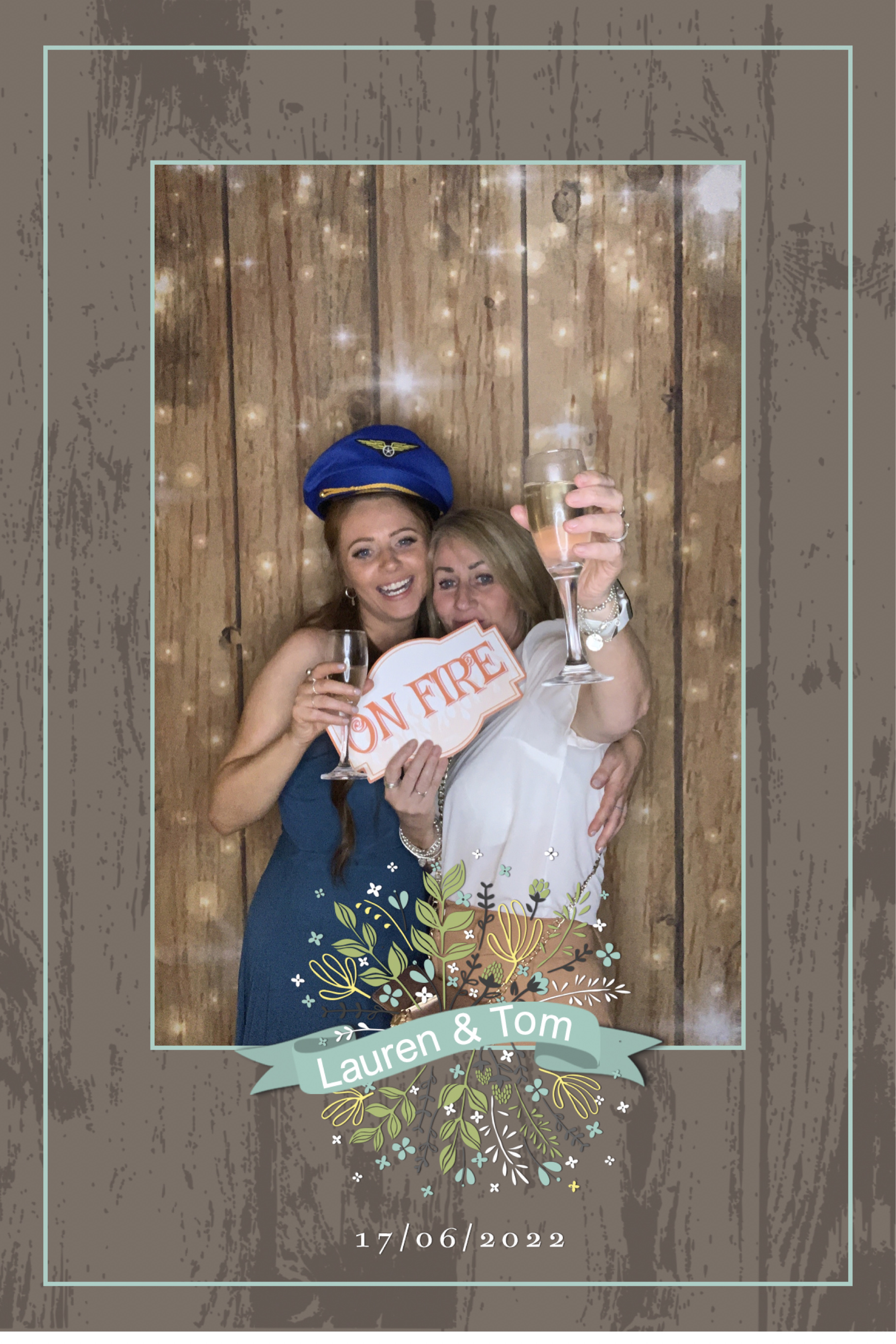 Lauren & Tom  | View more photos from the event at gallery.magicimages.uk/u/MagicImages/Lauren-Tom