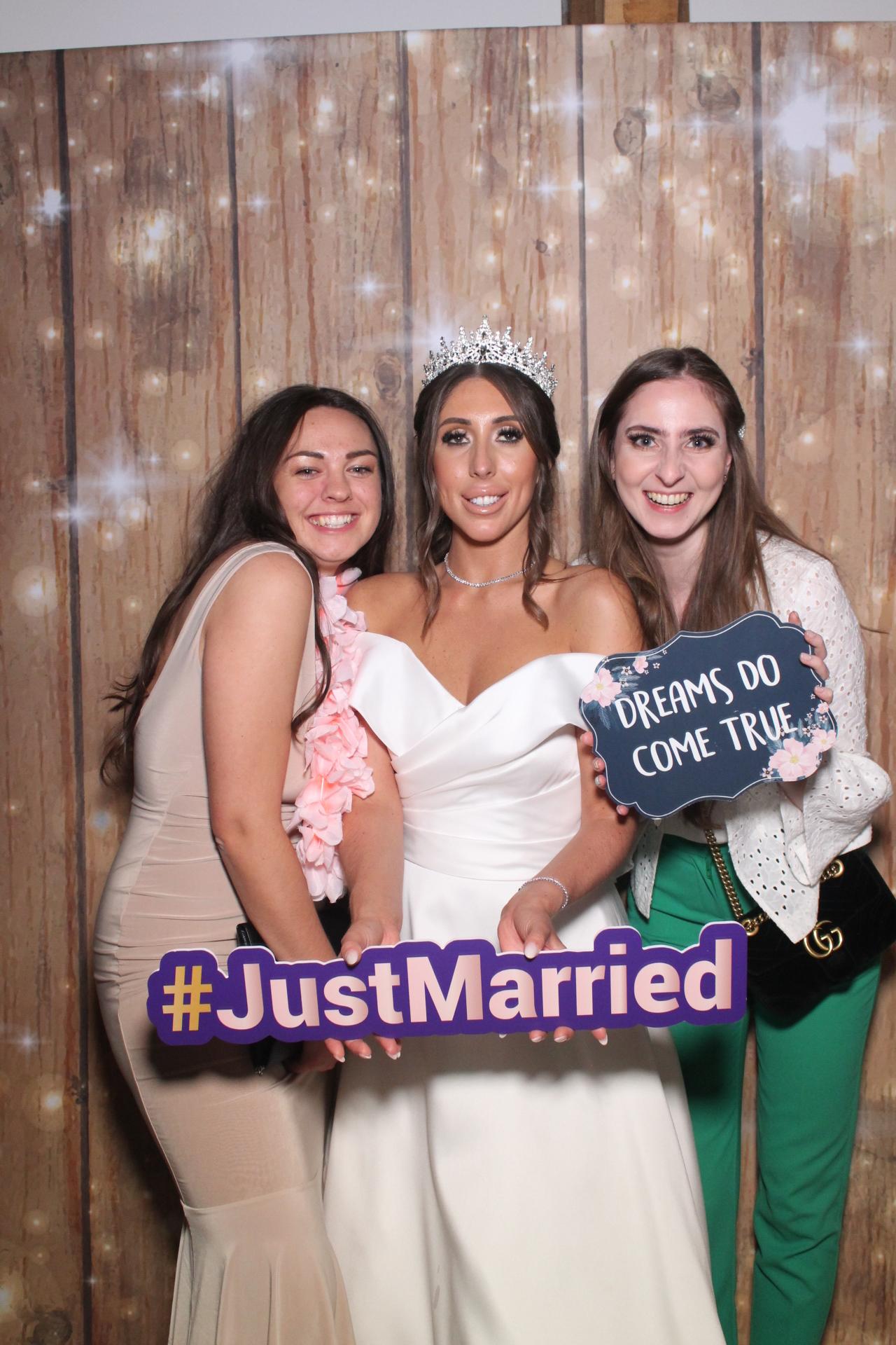 Melissa & Tom  | View more photos from the event at gallery.magicimages.uk/u/MagicImages/Melissa-Tom