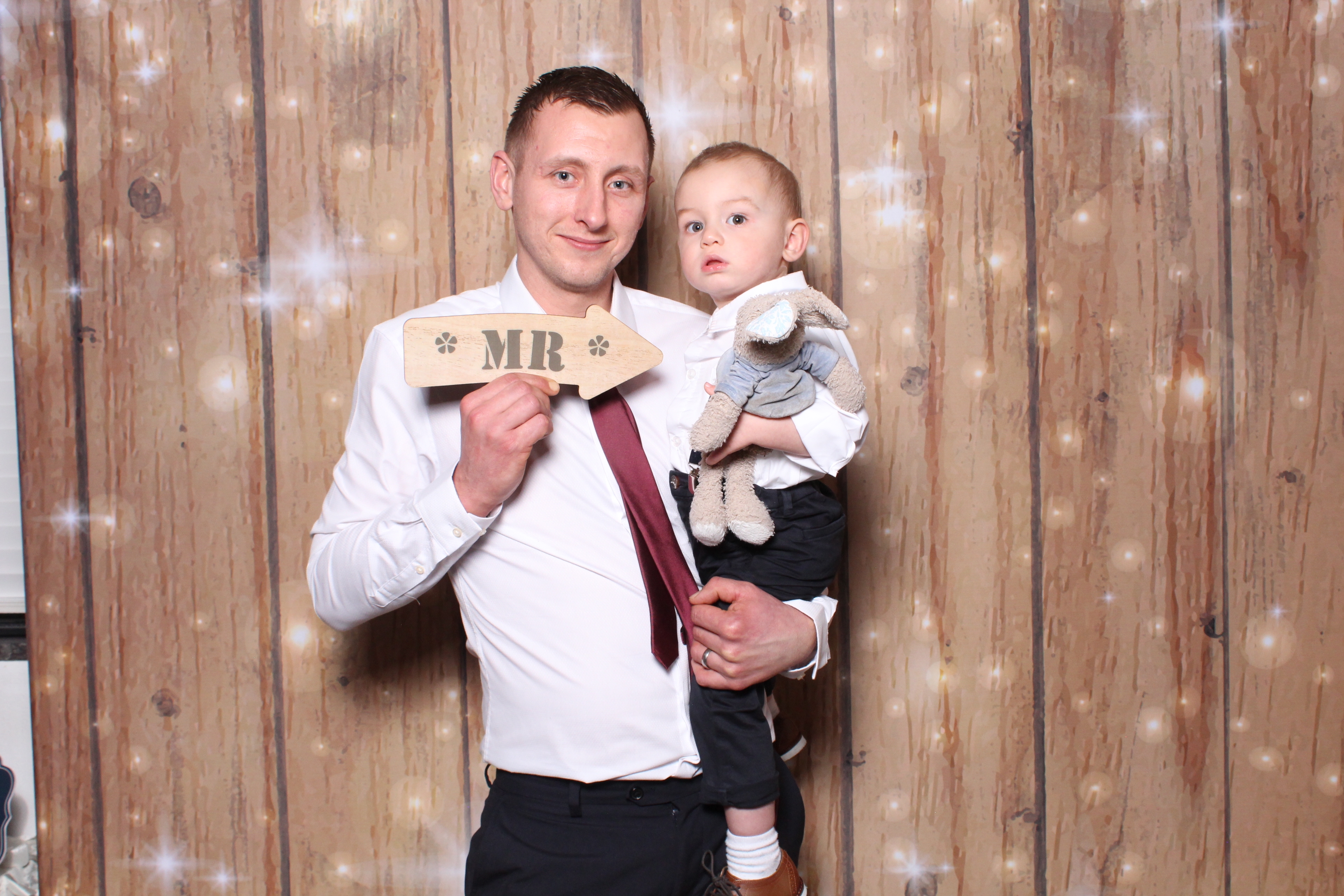 Molly & Rhys  | View more photos from the event at gallery.magicimages.uk/u/MagicImages/Molly-Rhys