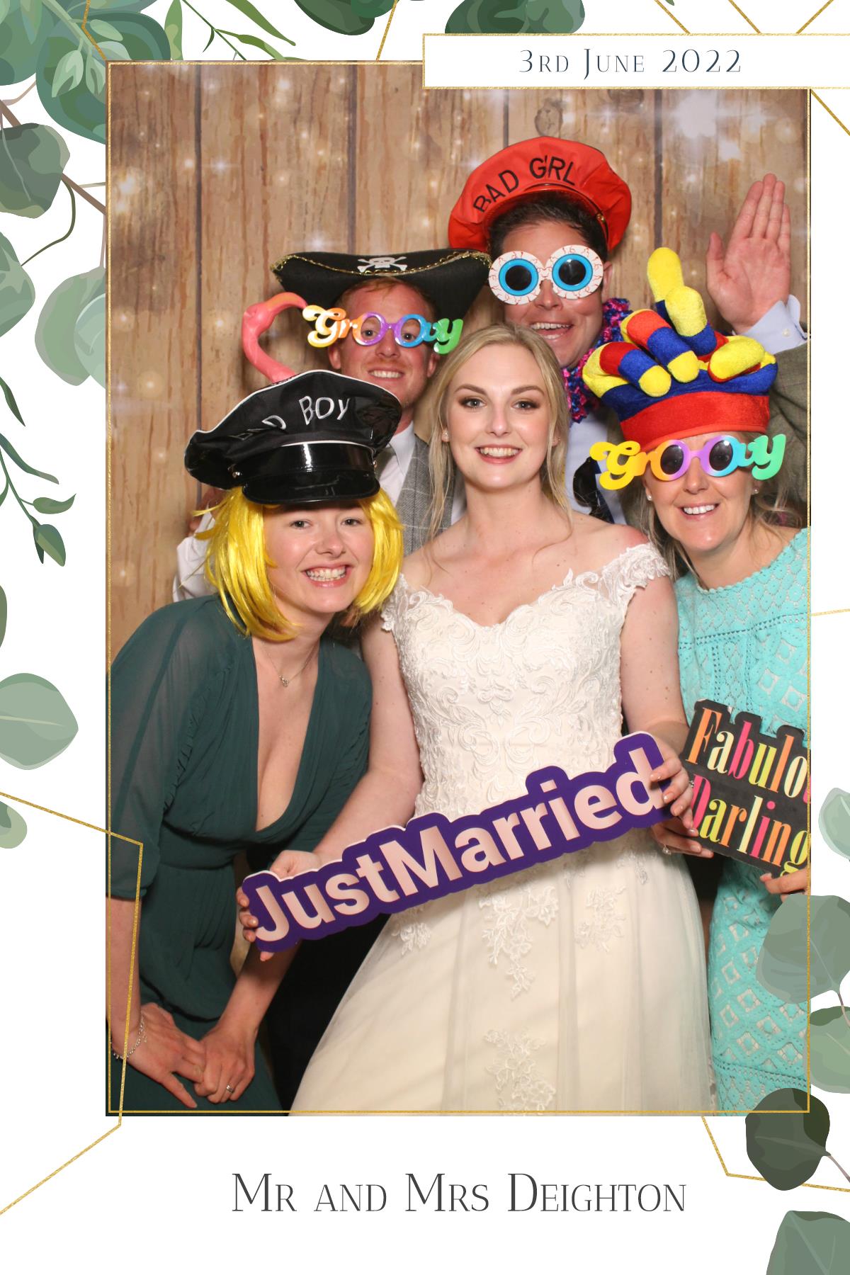 Mr & Mrs Deighton | View more photos from the event at gallery.magicimages.uk/u/MagicImages/Mr-Mrs-Deighton