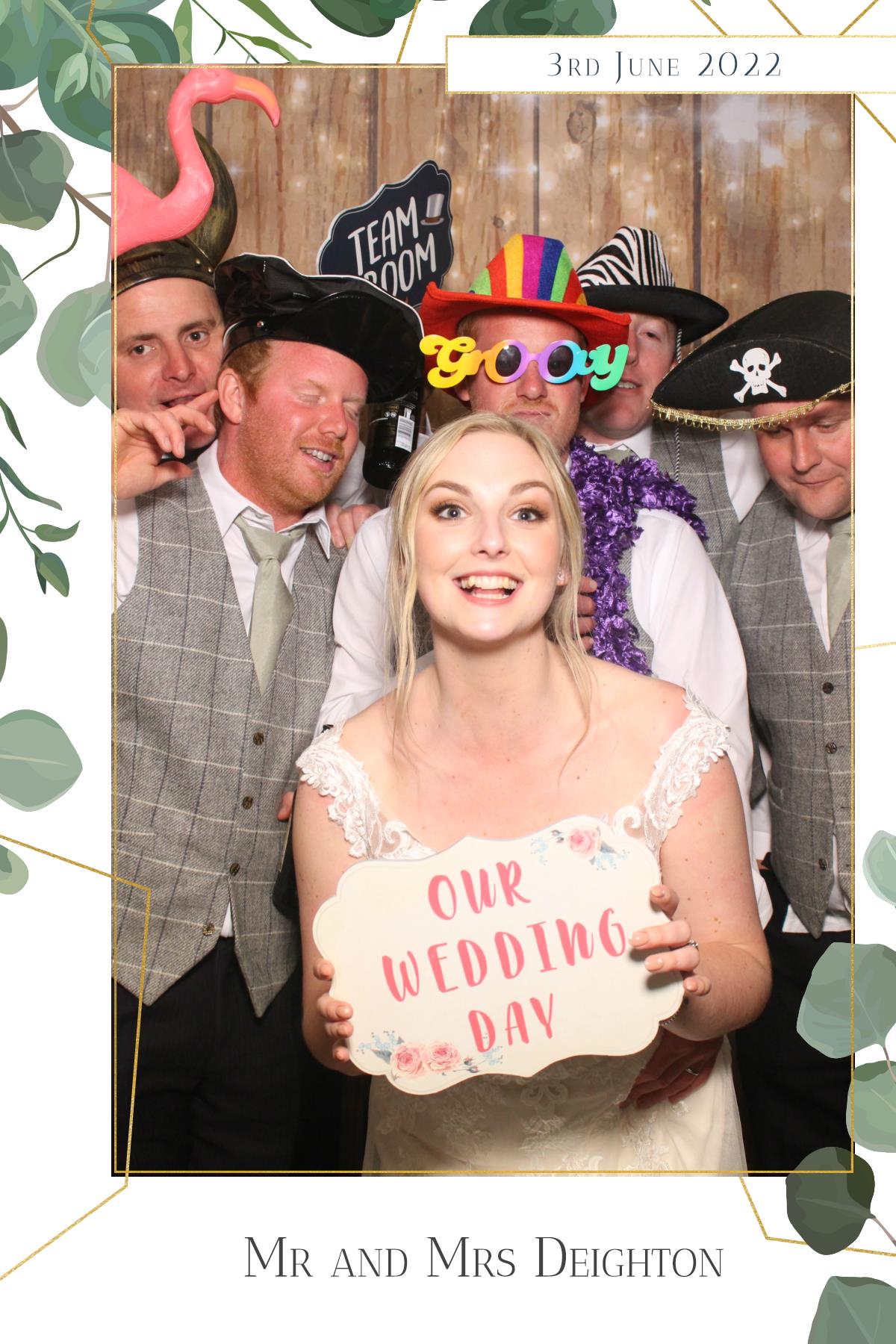 Mr & Mrs Deighton | View more photos from the event at gallery.magicimages.uk/u/MagicImages/Mr-Mrs-Deighton