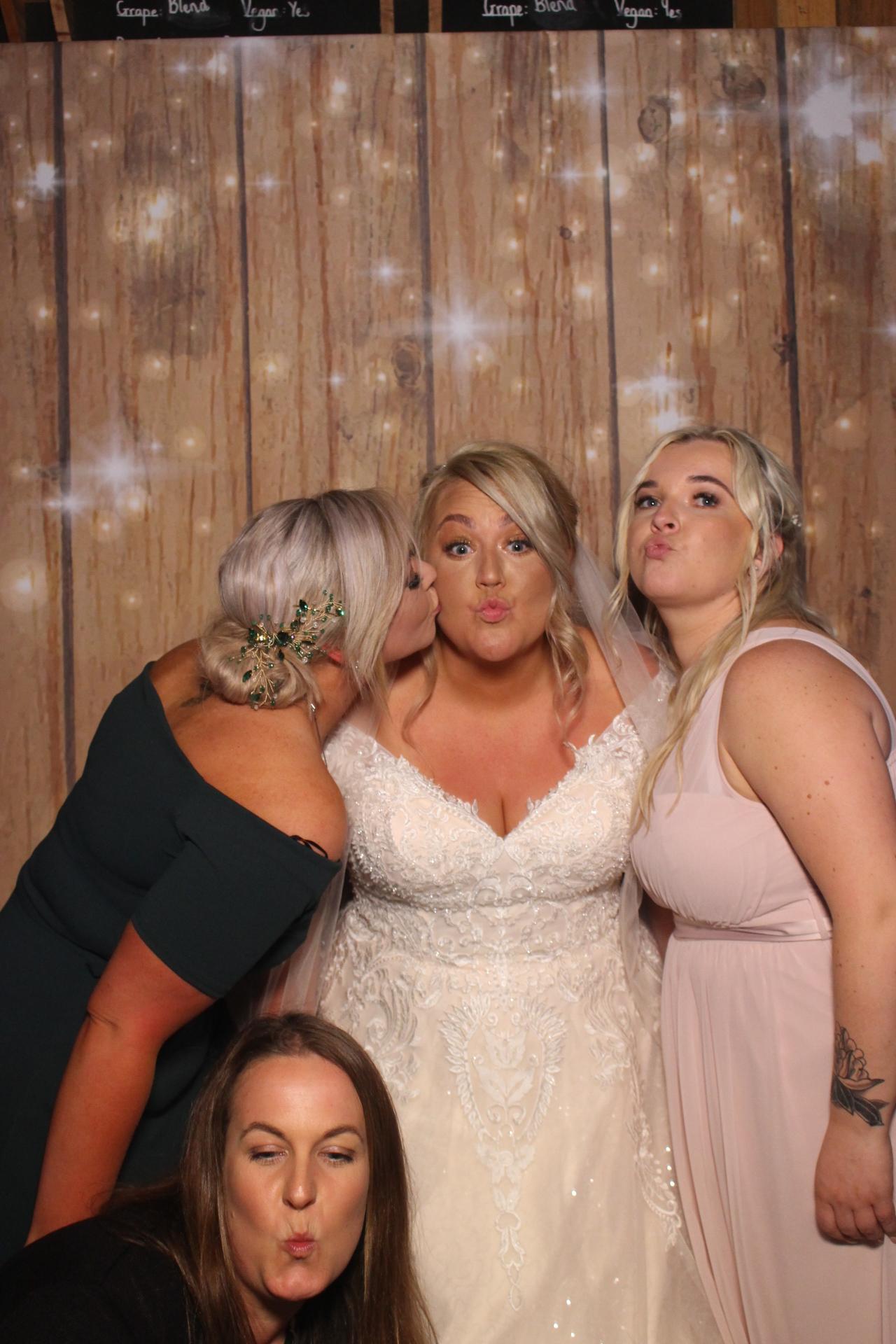 Mr & Mrs Fairbank  | View more photos from the event at gallery.magicimages.uk/u/MagicImages/Mr-Mrs-Fairbank-0