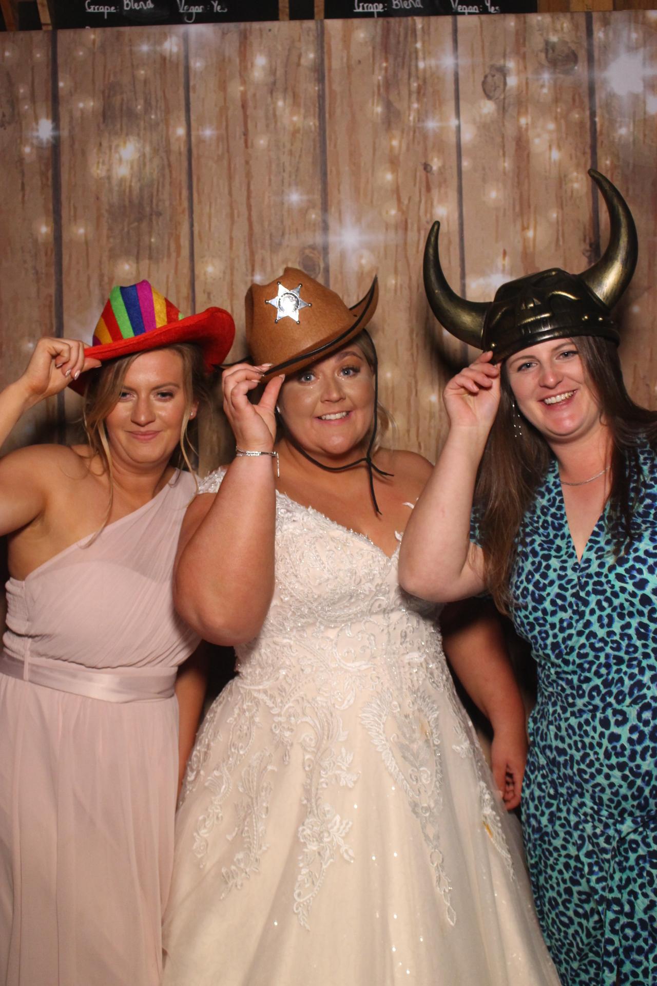 Mr & Mrs Fairbank  | View more photos from the event at gallery.magicimages.uk/u/MagicImages/Mr-Mrs-Fairbank-0
