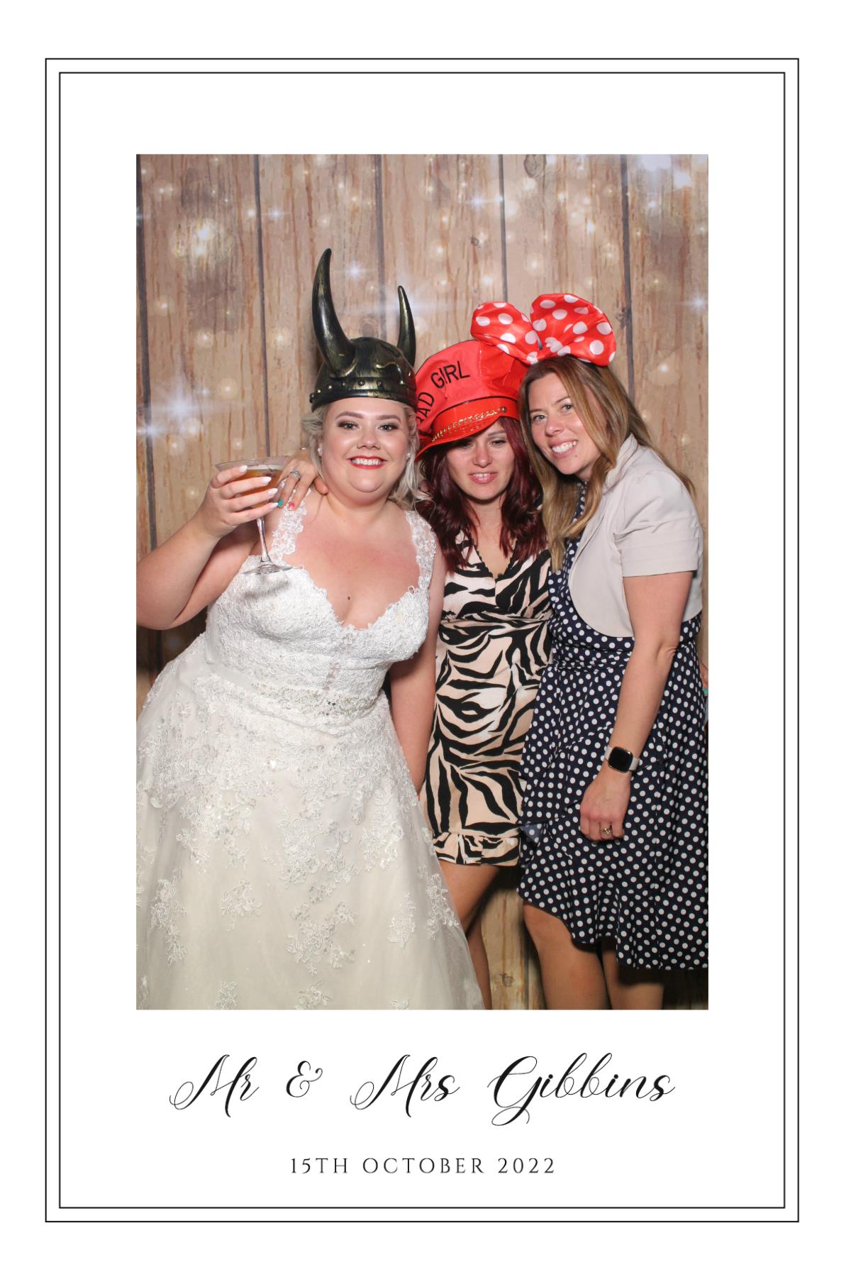 Mr & Mrs Gibbins  | View more photos from the event at gallery.magicimages.uk/u/MagicImages/Mr-Mrs-Gibbins