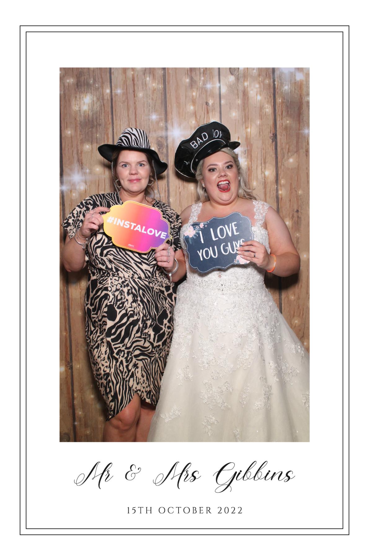 Mr & Mrs Gibbins  | View more photos from the event at gallery.magicimages.uk/u/MagicImages/Mr-Mrs-Gibbins