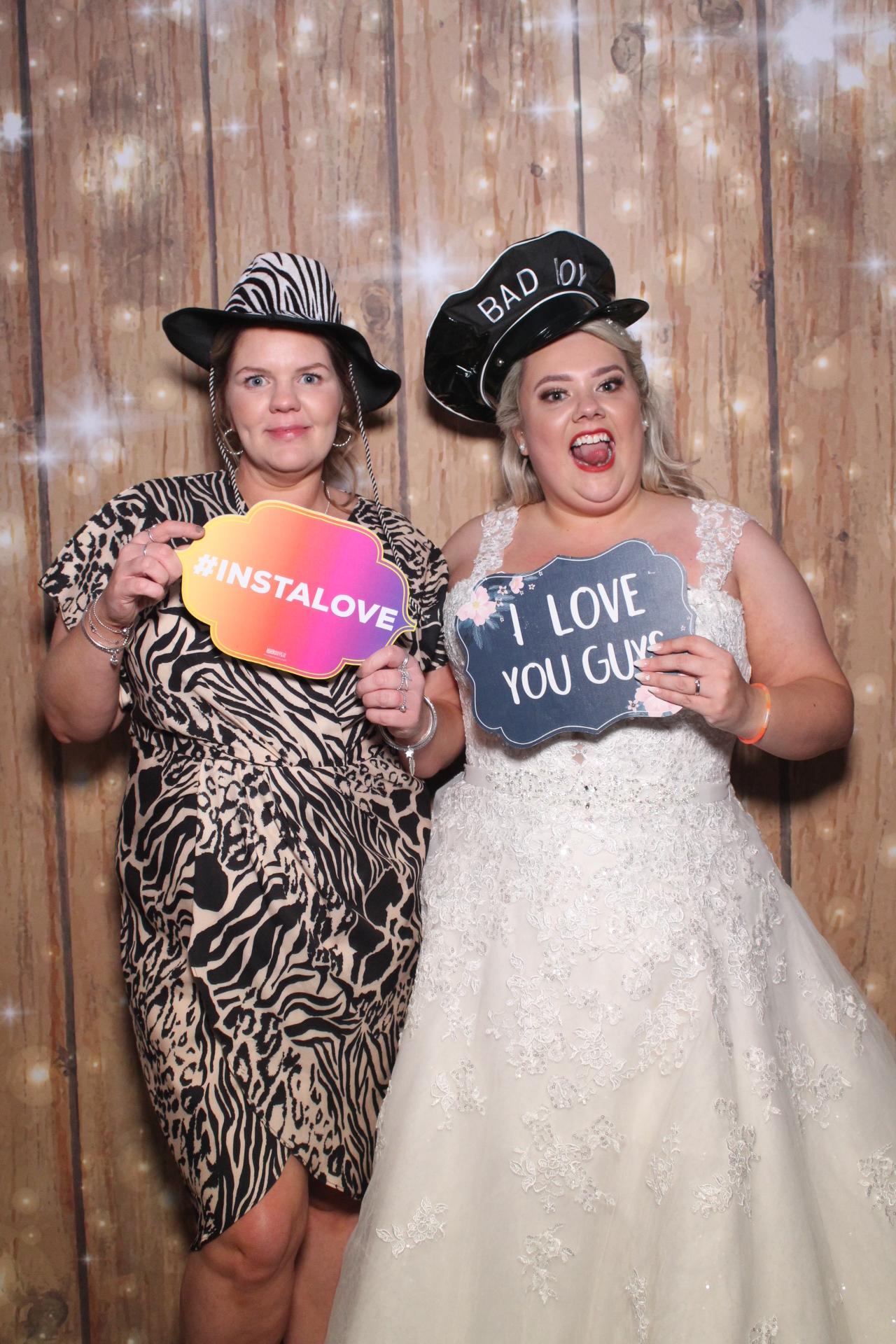 Mr & Mrs Gibbins  | View more photos from the event at gallery.magicimages.uk/u/MagicImages/Mr-Mrs-Gibbins