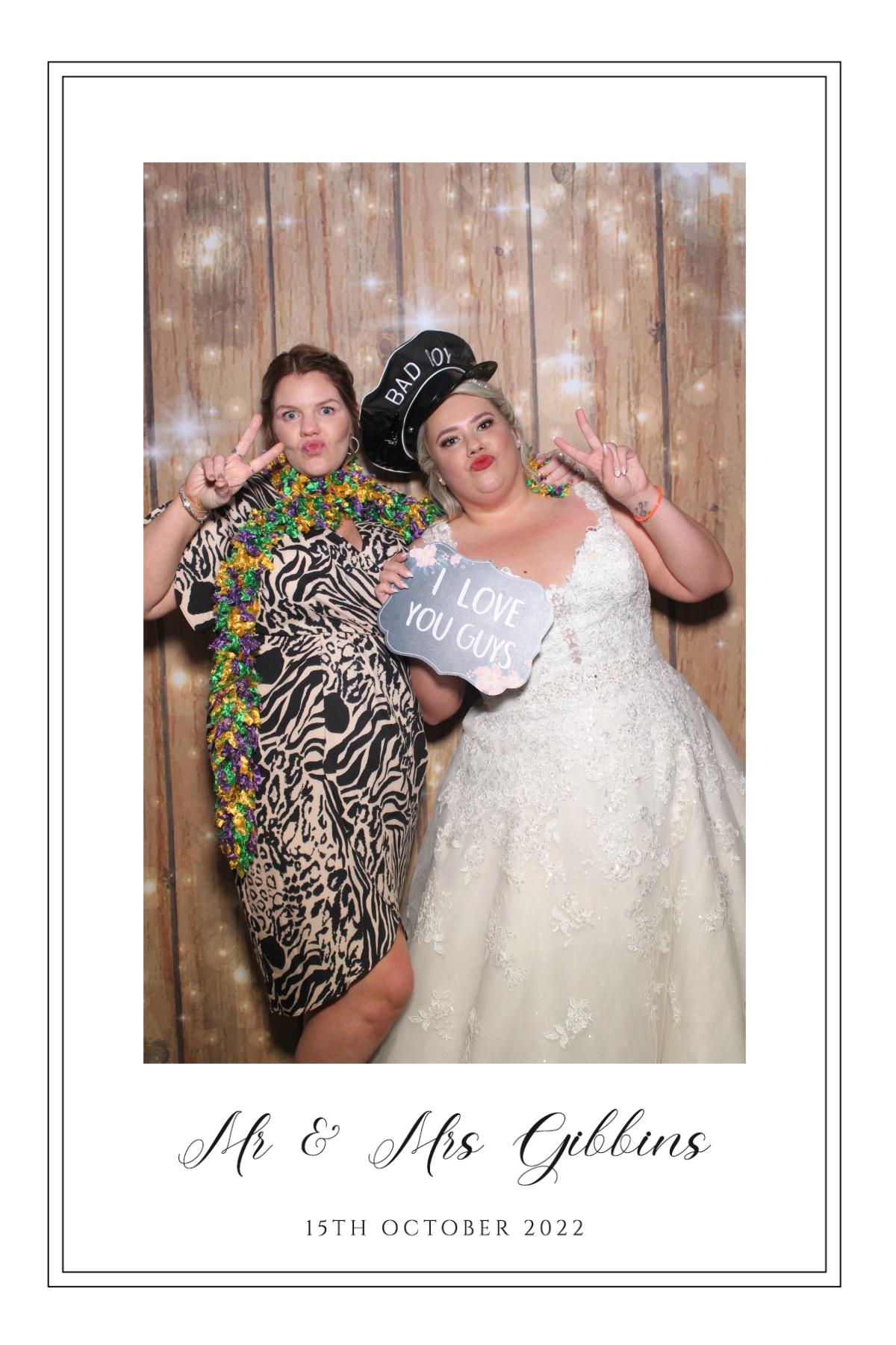Mr & Mrs Gibbins  | View more photos from the event at gallery.magicimages.uk/u/MagicImages/Mr-Mrs-Gibbins