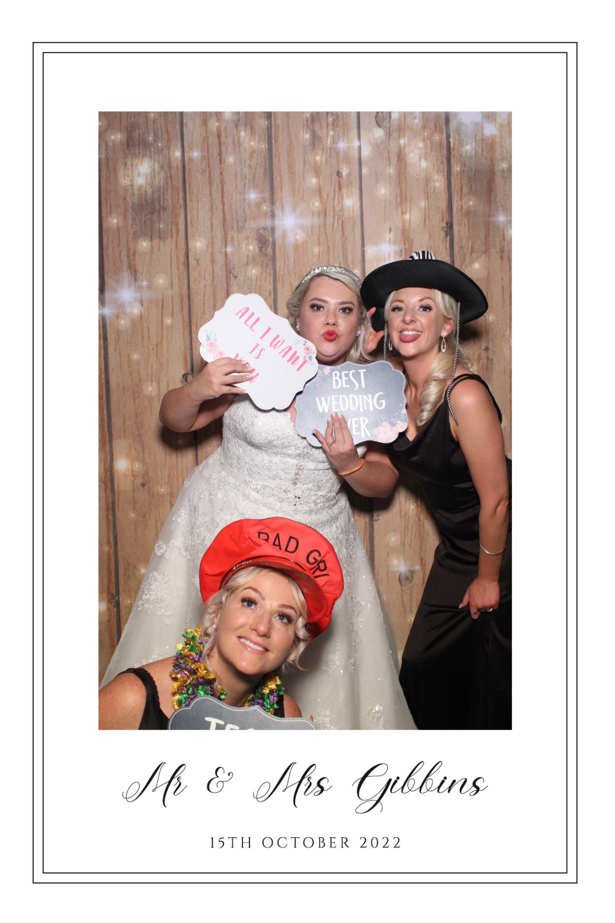 Mr & Mrs Gibbins  | View more photos from the event at gallery.magicimages.uk/u/MagicImages/Mr-Mrs-Gibbins