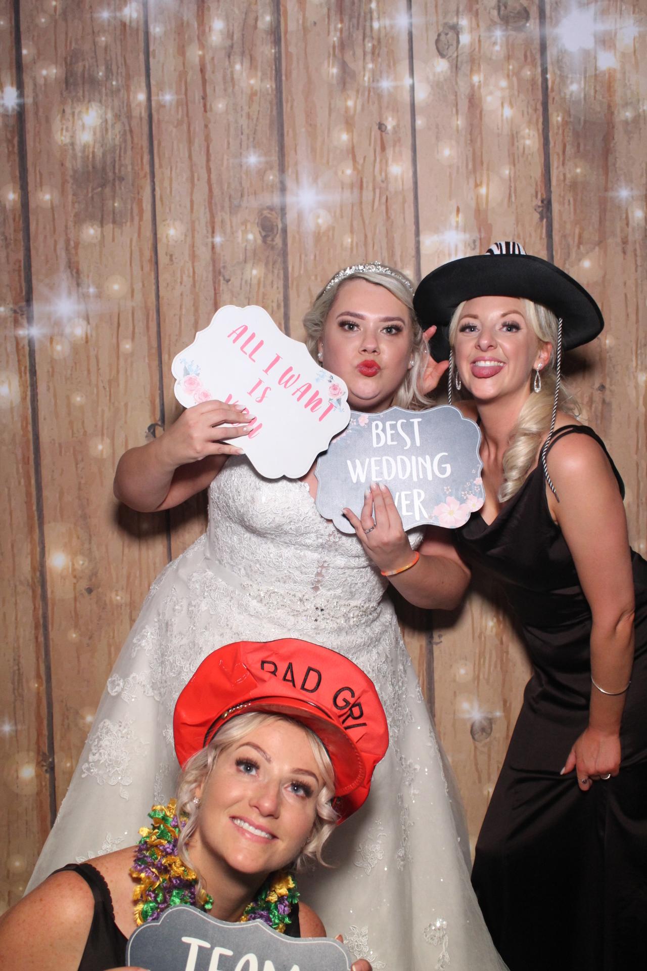 Mr & Mrs Gibbins  | View more photos from the event at gallery.magicimages.uk/u/MagicImages/Mr-Mrs-Gibbins