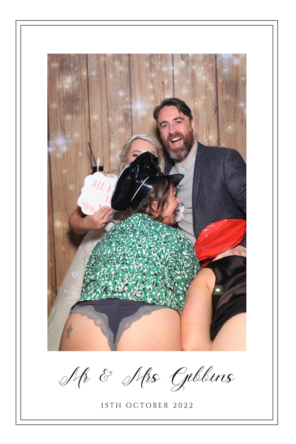 Mr & Mrs Gibbins  | View more photos from the event at gallery.magicimages.uk/u/MagicImages/Mr-Mrs-Gibbins