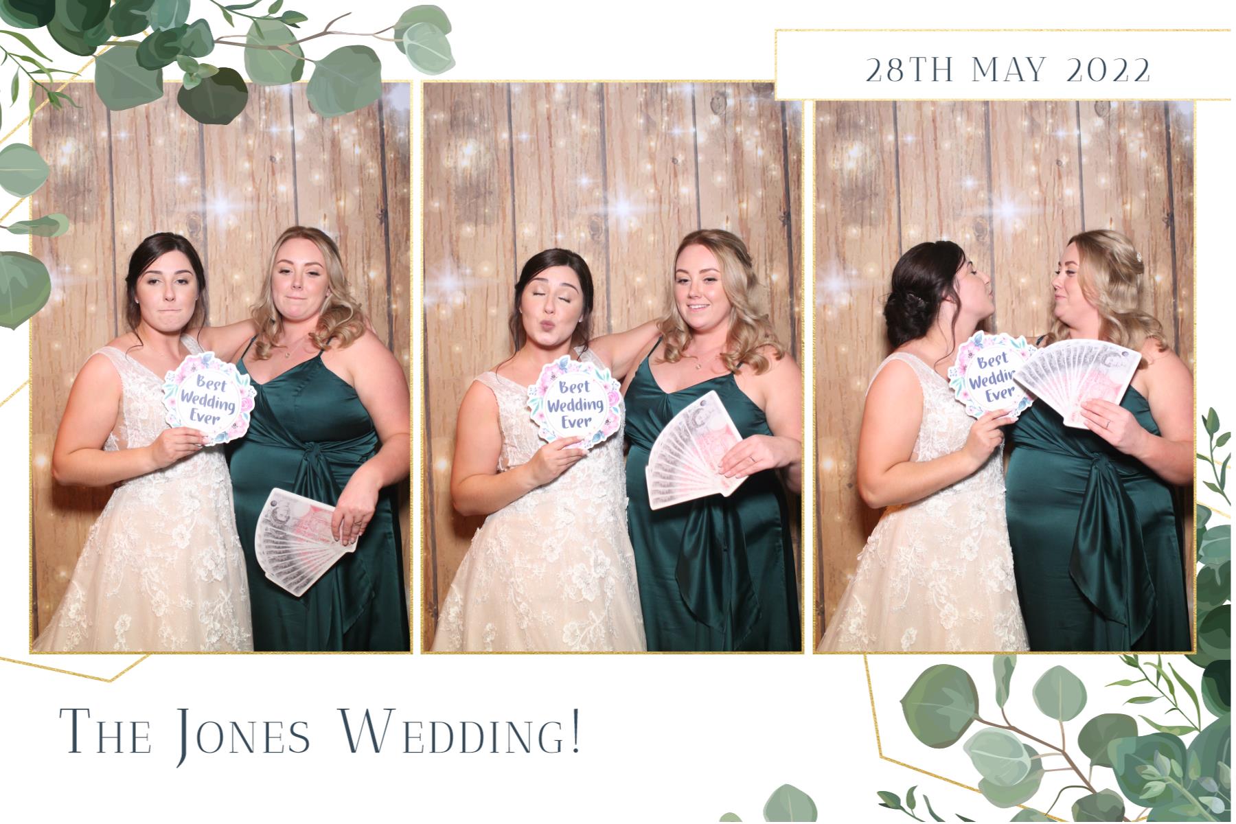 Mr & Mrs Jones  | View more photos from the event at gallery.magicimages.uk/u/MagicImages/Mr-Mrs-Jones