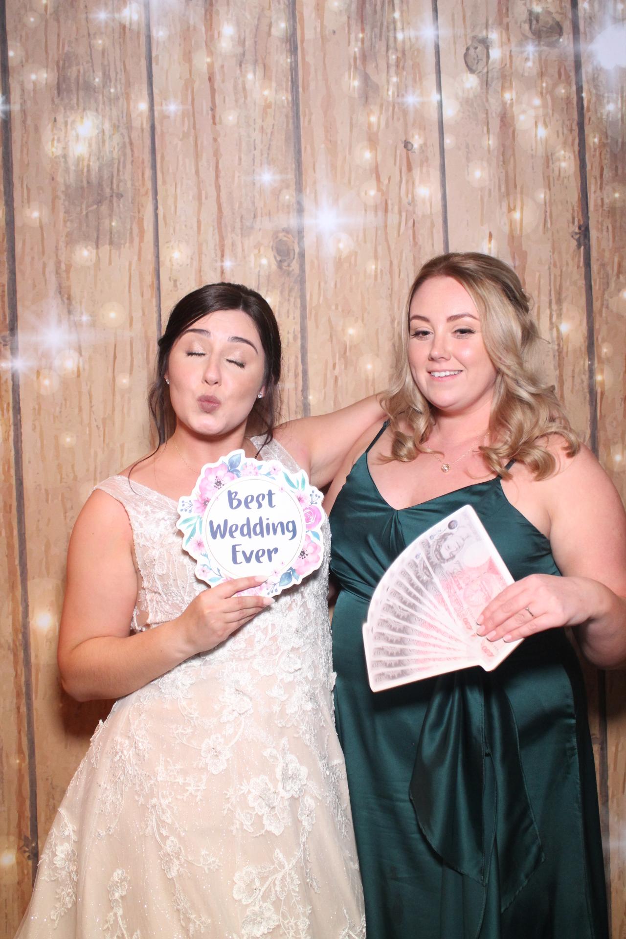 Mr & Mrs Jones  | View more photos from the event at gallery.magicimages.uk/u/MagicImages/Mr-Mrs-Jones