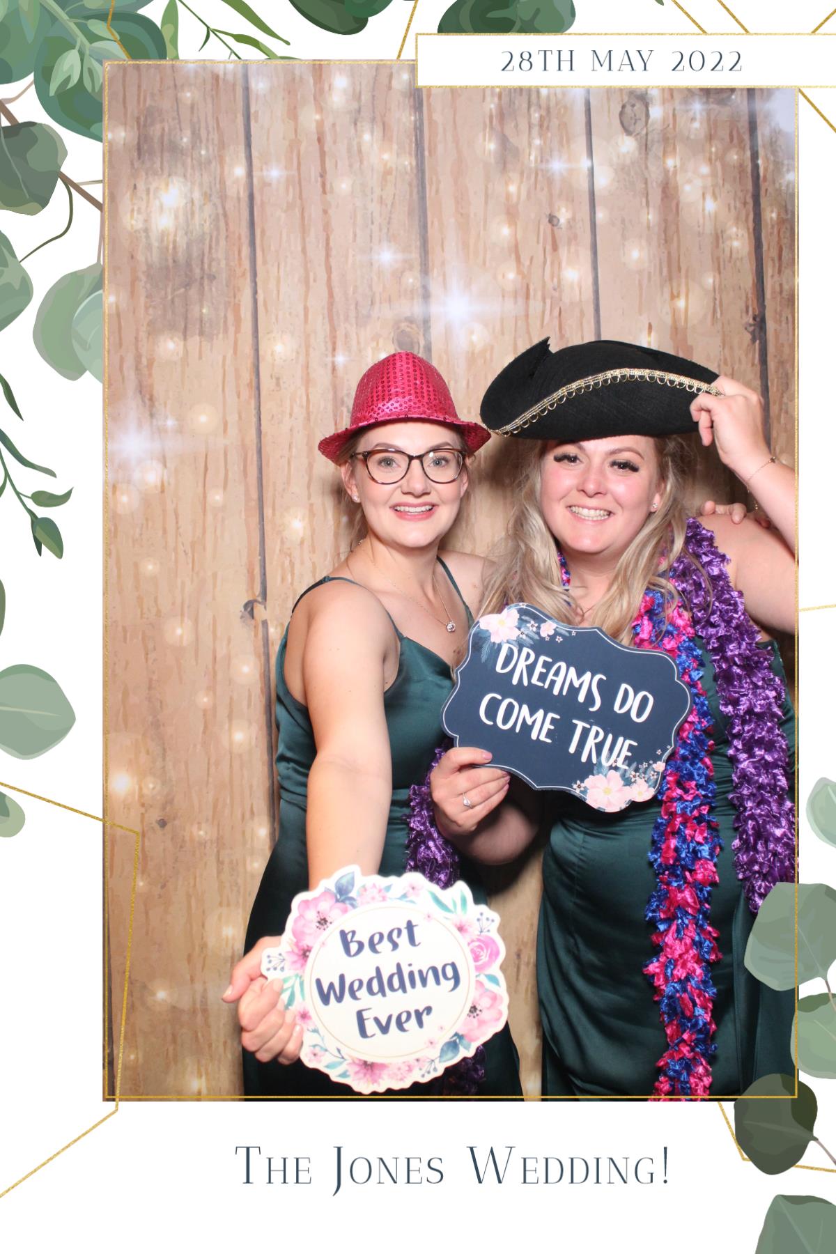 Mr & Mrs Jones  | View more photos from the event at gallery.magicimages.uk/u/MagicImages/Mr-Mrs-Jones