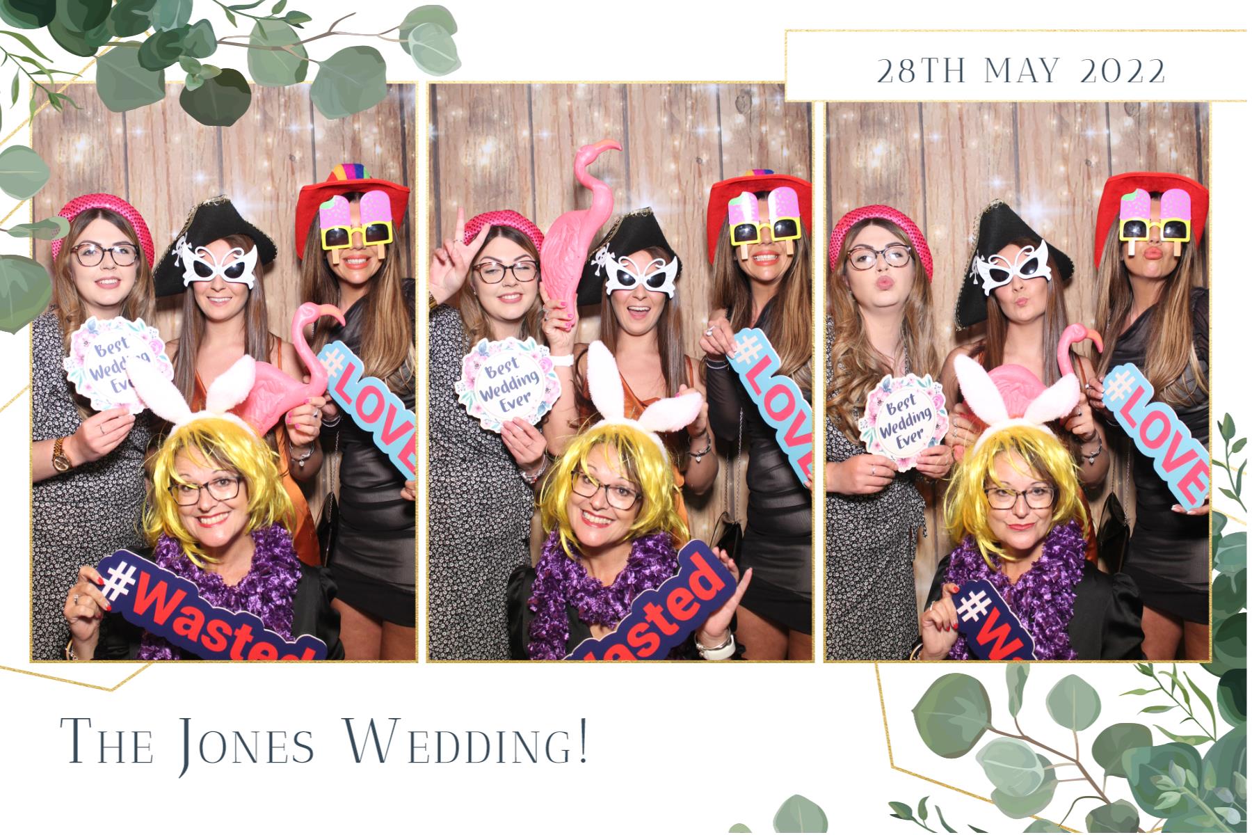 Mr & Mrs Jones  | View more photos from the event at gallery.magicimages.uk/u/MagicImages/Mr-Mrs-Jones