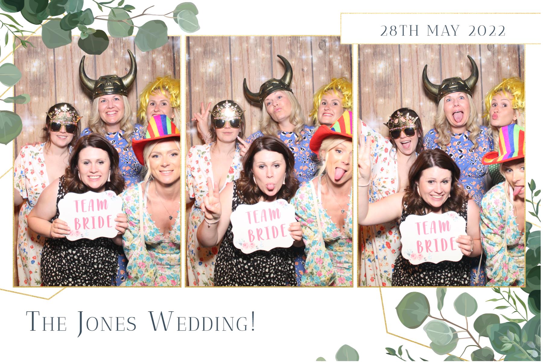 Mr & Mrs Jones  | View more photos from the event at gallery.magicimages.uk/u/MagicImages/Mr-Mrs-Jones