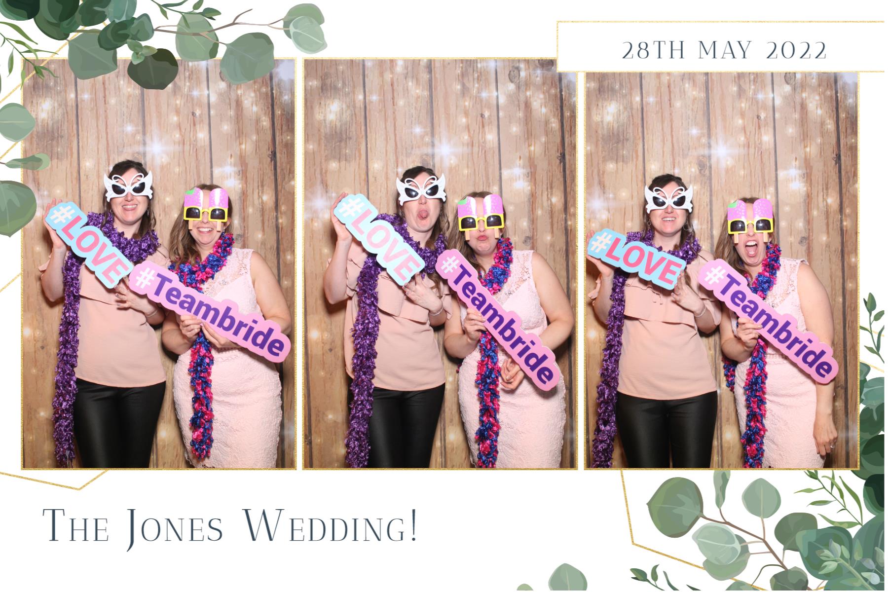 Mr & Mrs Jones  | View more photos from the event at gallery.magicimages.uk/u/MagicImages/Mr-Mrs-Jones