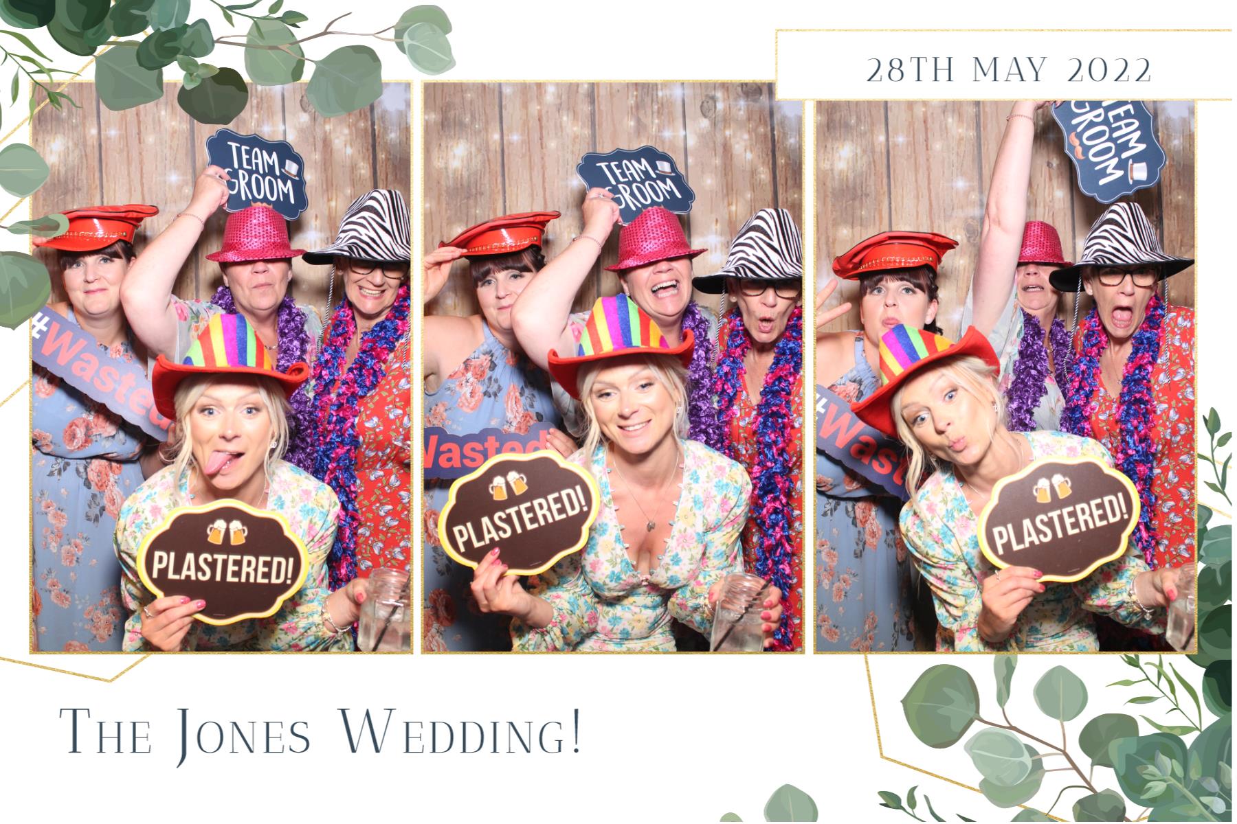 Mr & Mrs Jones  | View more photos from the event at gallery.magicimages.uk/u/MagicImages/Mr-Mrs-Jones