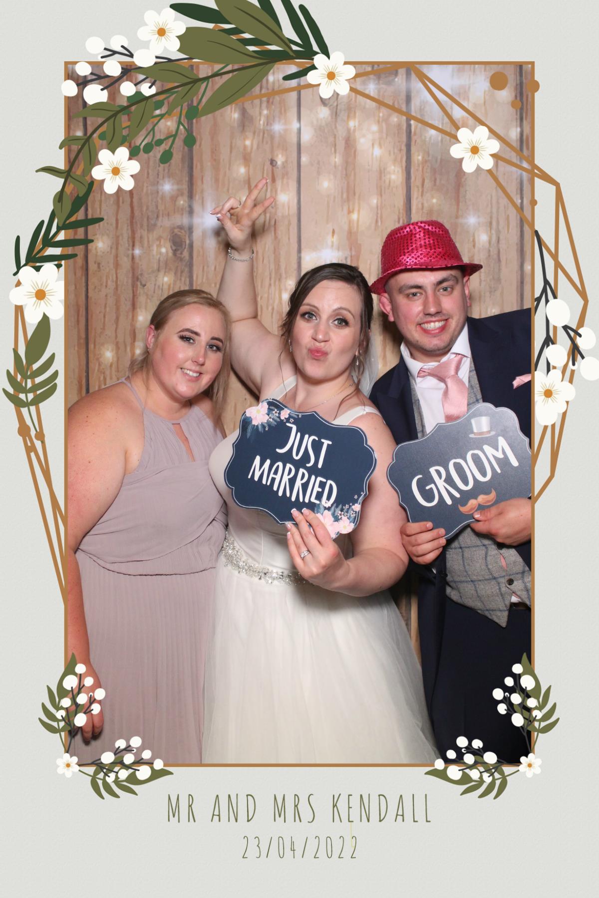 Mr & Mrs Kendall  | View more photos from the event at gallery.magicimages.uk/u/MagicImages/Mr-Mrs-Kendall
