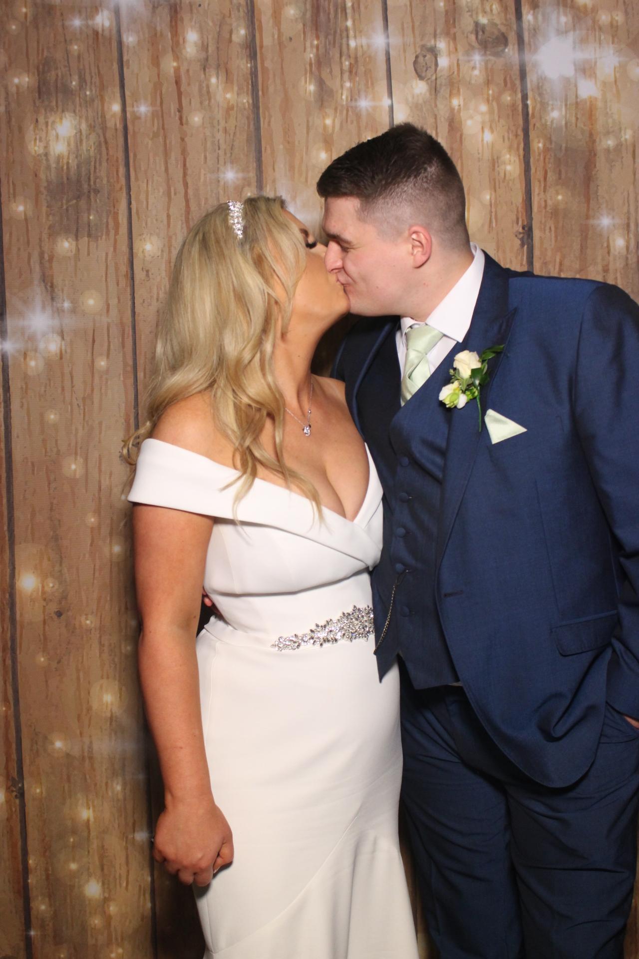 Mr & Mrs Leadbeater  | View more photos from the event at gallery.magicimages.uk/u/MagicImages/Mr-Mrs-Leadbeater