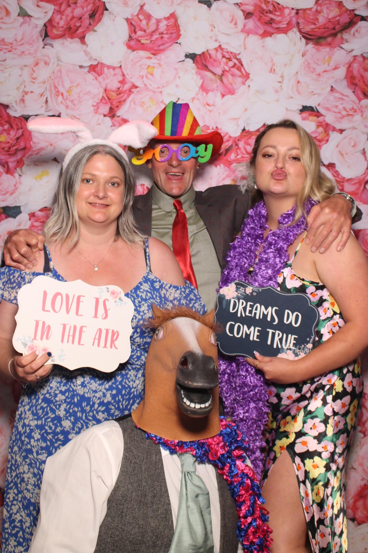 Mr & Mrs Newbould  | View more photos from the event at gallery.magicimages.uk/u/MagicImages/Mr-Mrs-Newbould