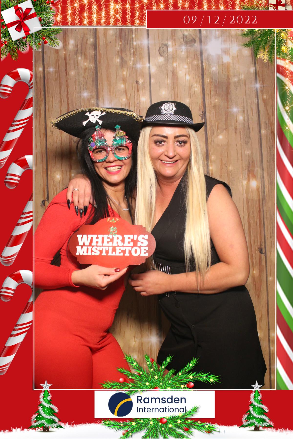 Ramsden's Christmas party  | View more photos from the event at gallery.magicimages.uk/u/MagicImages/Ramsdens-Christmas-party