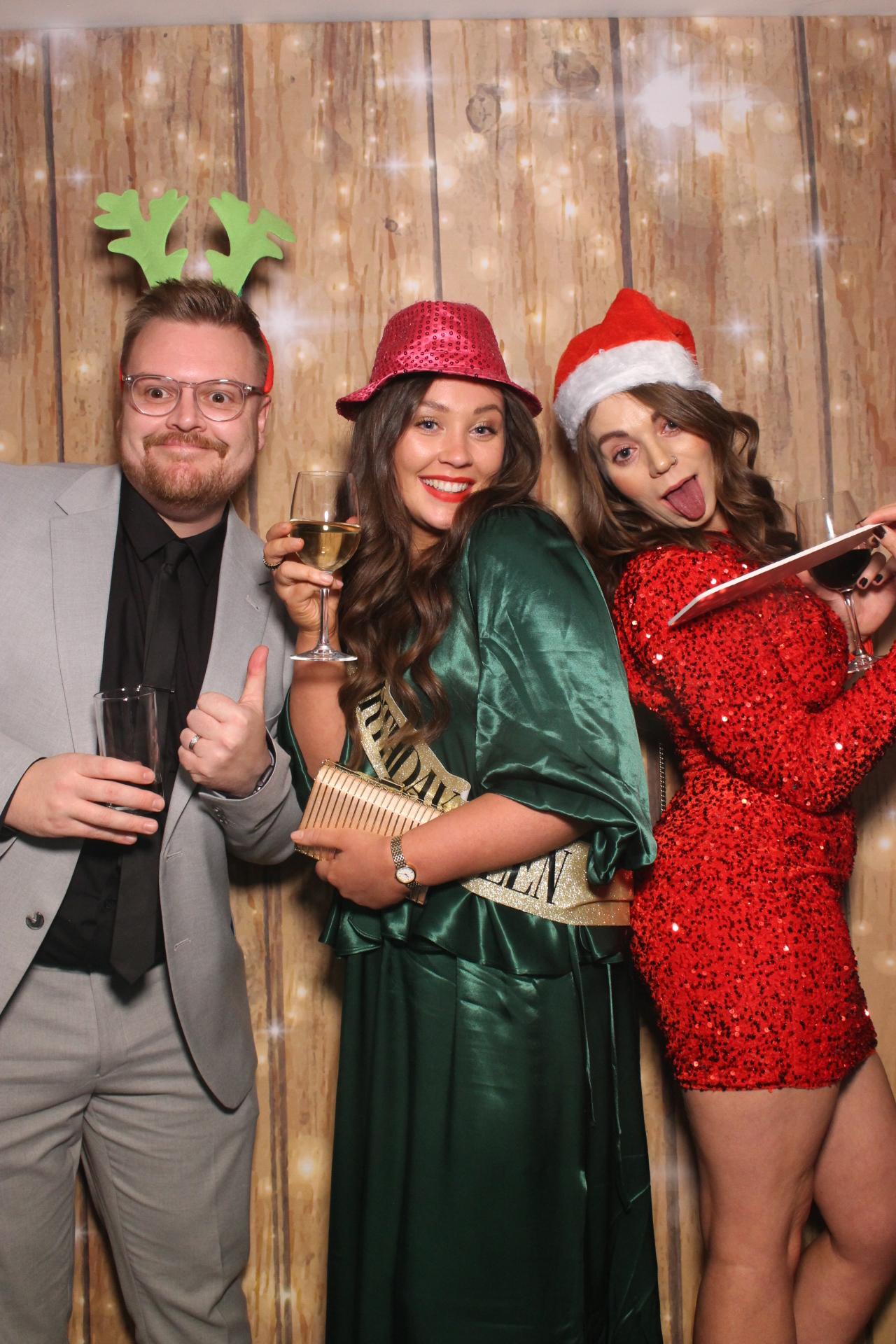Ramsden's Christmas party  | View more photos from the event at gallery.magicimages.uk/u/MagicImages/Ramsdens-Christmas-party