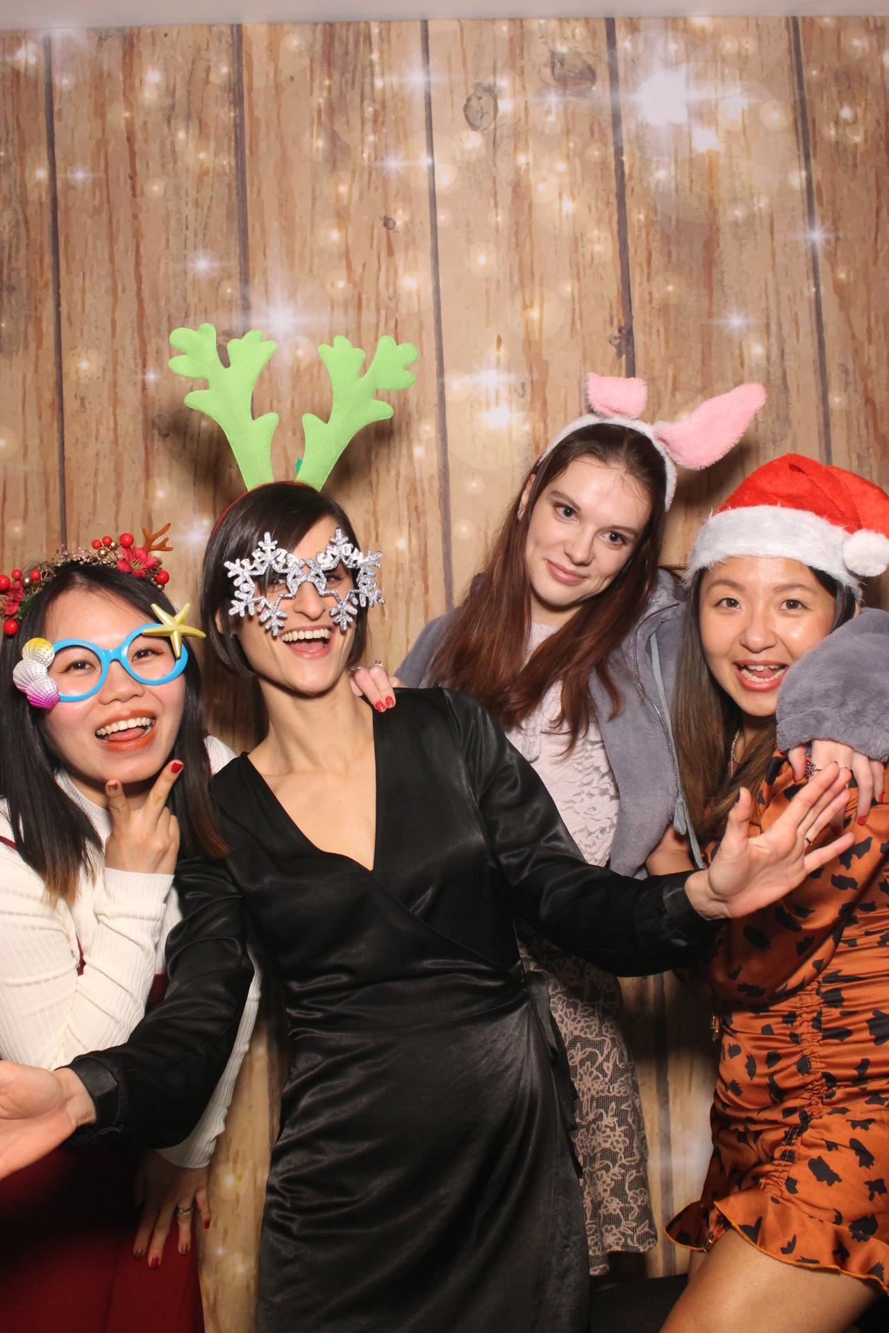 Ramsden's Christmas party  | View more photos from the event at gallery.magicimages.uk/u/MagicImages/Ramsdens-Christmas-party
