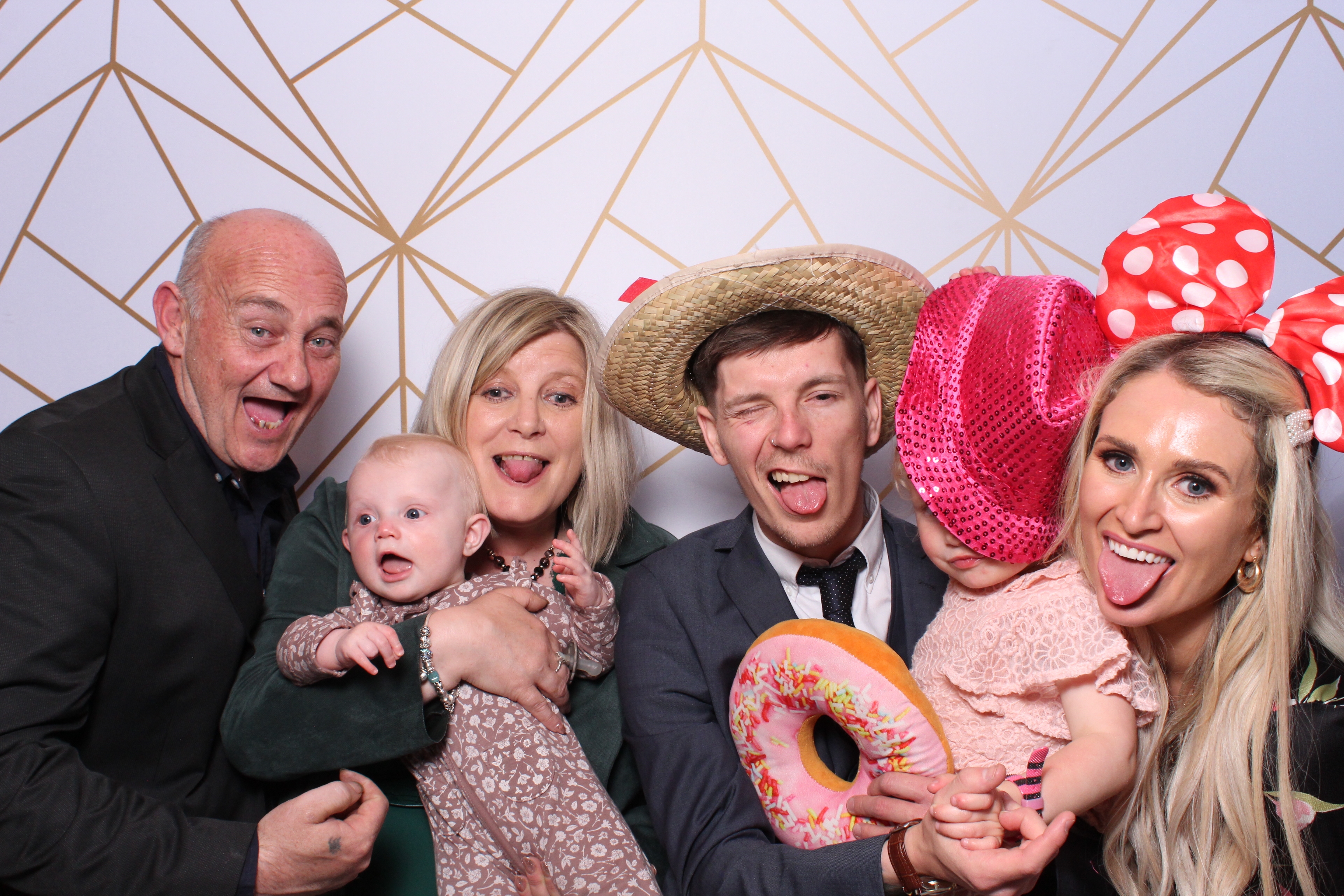 Shaunagh & Alex  | View more photos from the event at gallery.magicimages.uk/u/MagicImages/Shaunagh-Alex