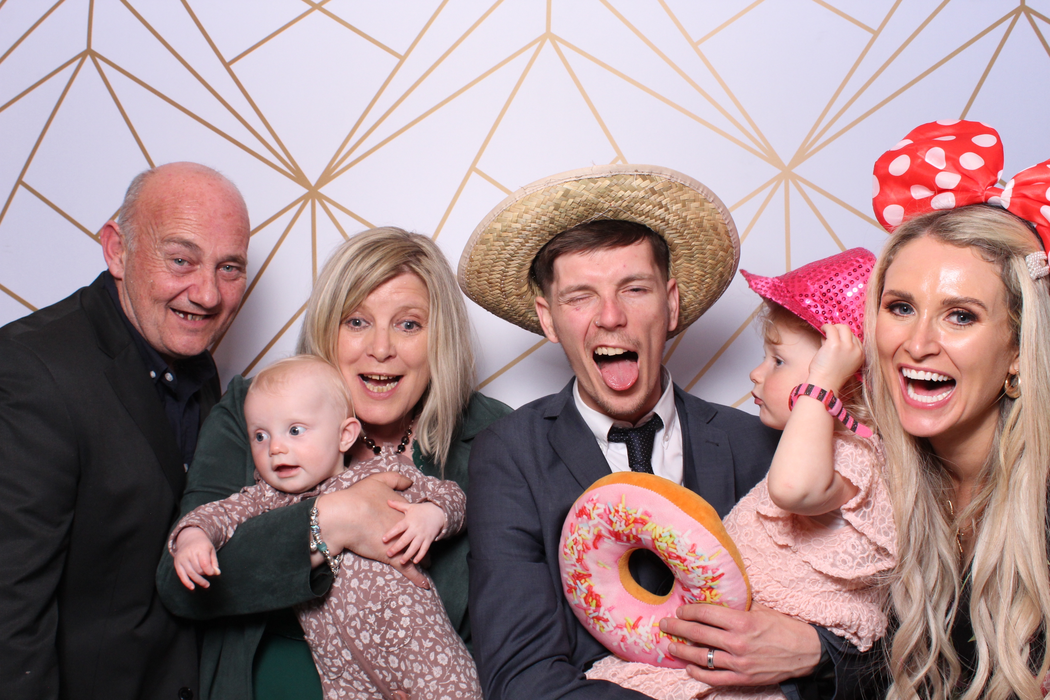 Shaunagh & Alex  | View more photos from the event at gallery.magicimages.uk/u/MagicImages/Shaunagh-Alex