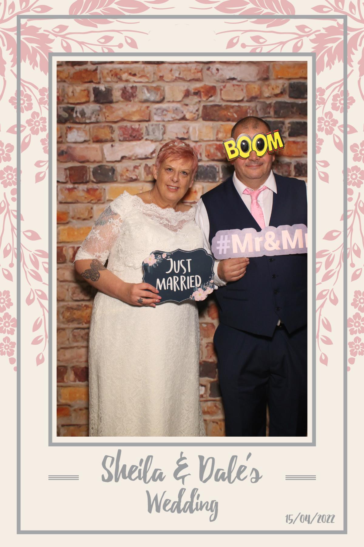 Sheila & Dale   | View more photos from the event at gallery.magicimages.uk/u/MagicImages/Sheila-Dale