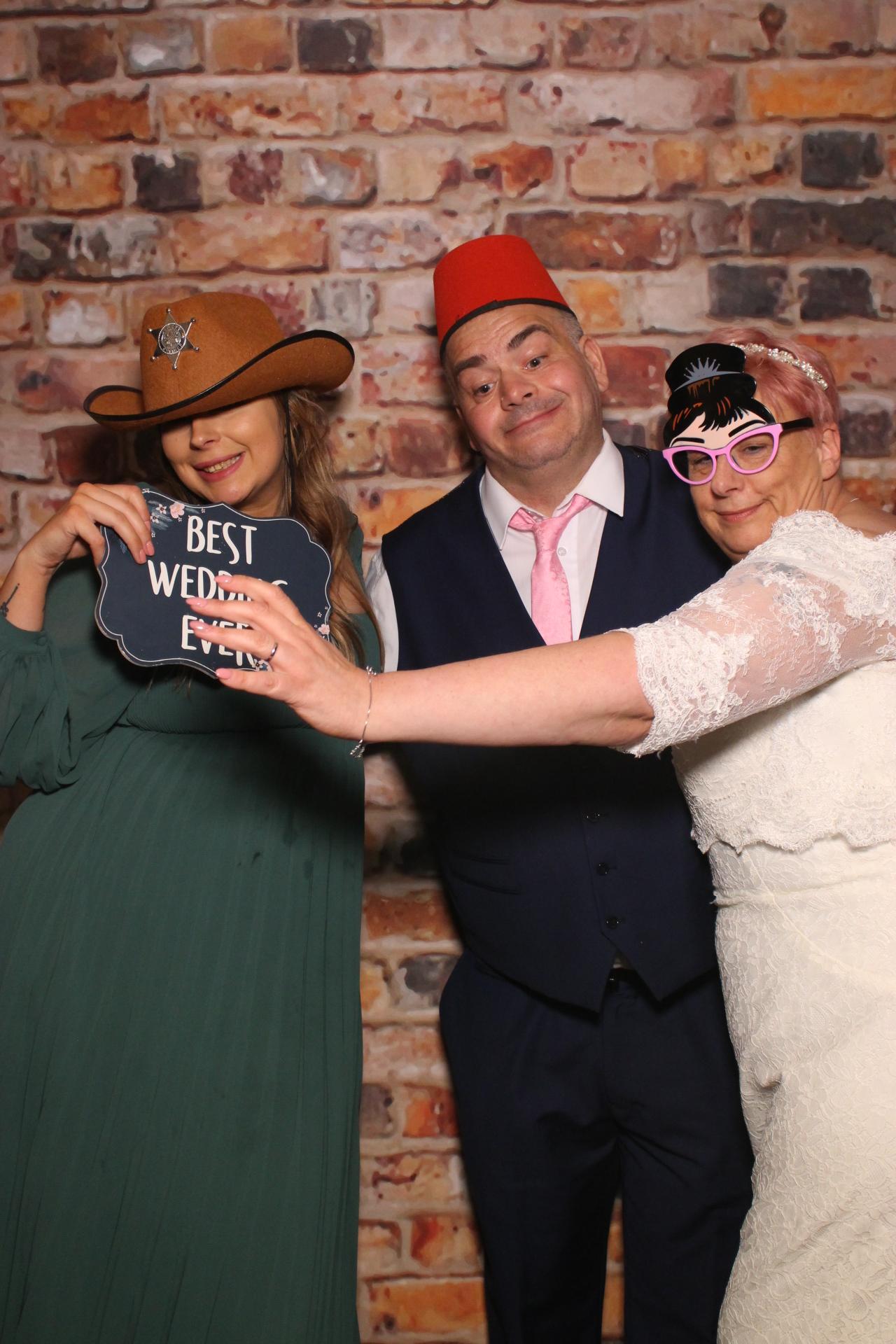 Sheila & Dale   | View more photos from the event at gallery.magicimages.uk/u/MagicImages/Sheila-Dale
