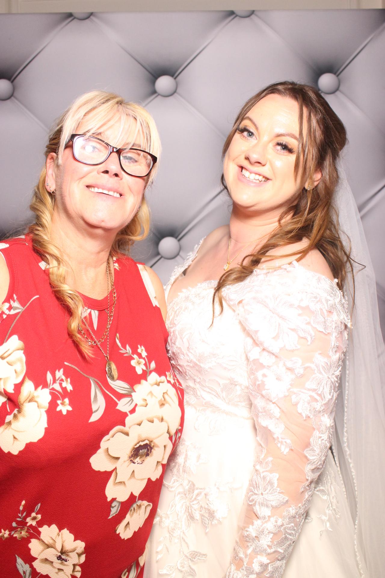 Tracey & Jason  | View more photos from the event at gallery.magicimages.uk/u/MagicImages/Tracey-Jason