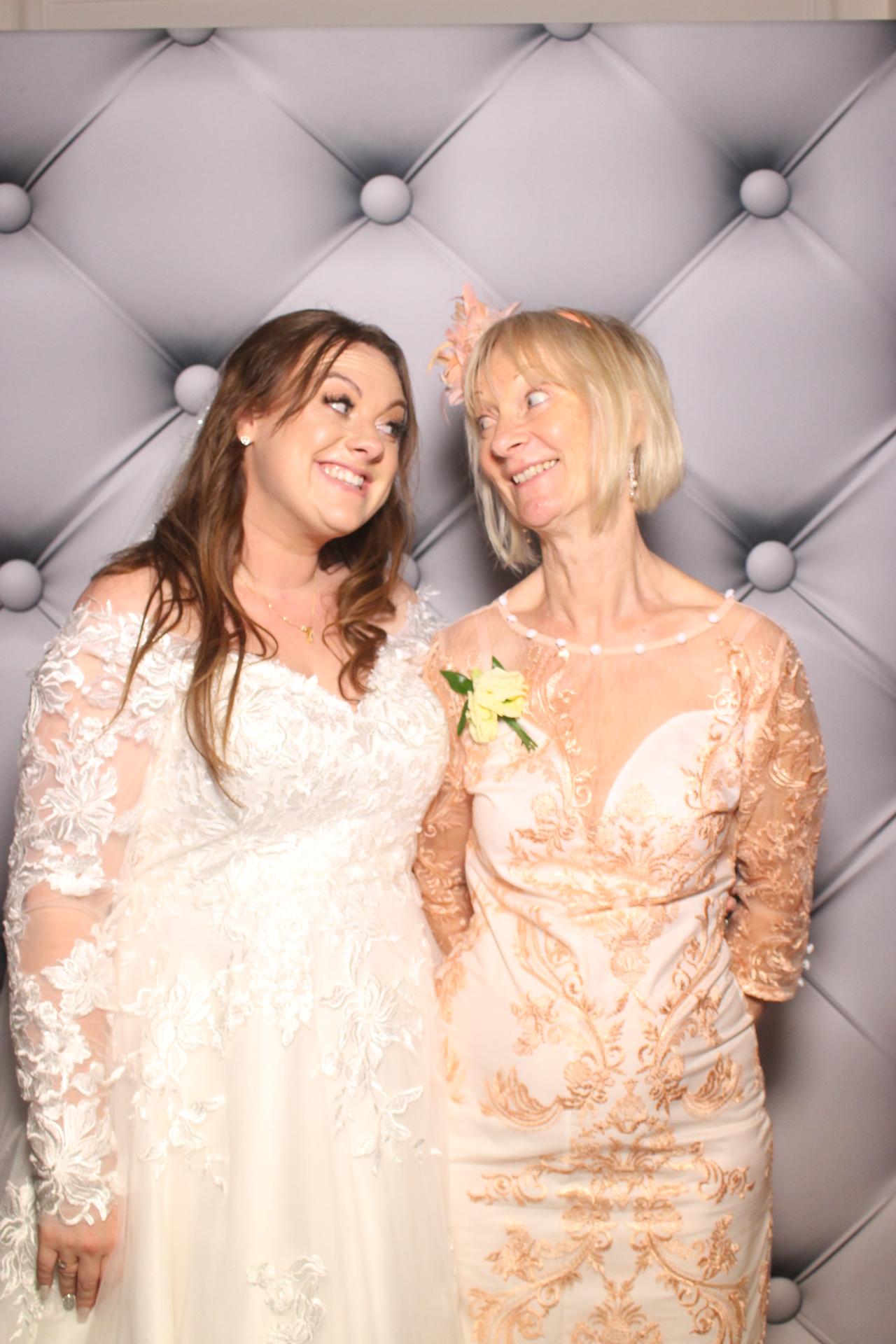 Tracey & Jason  | View more photos from the event at gallery.magicimages.uk/u/MagicImages/Tracey-Jason