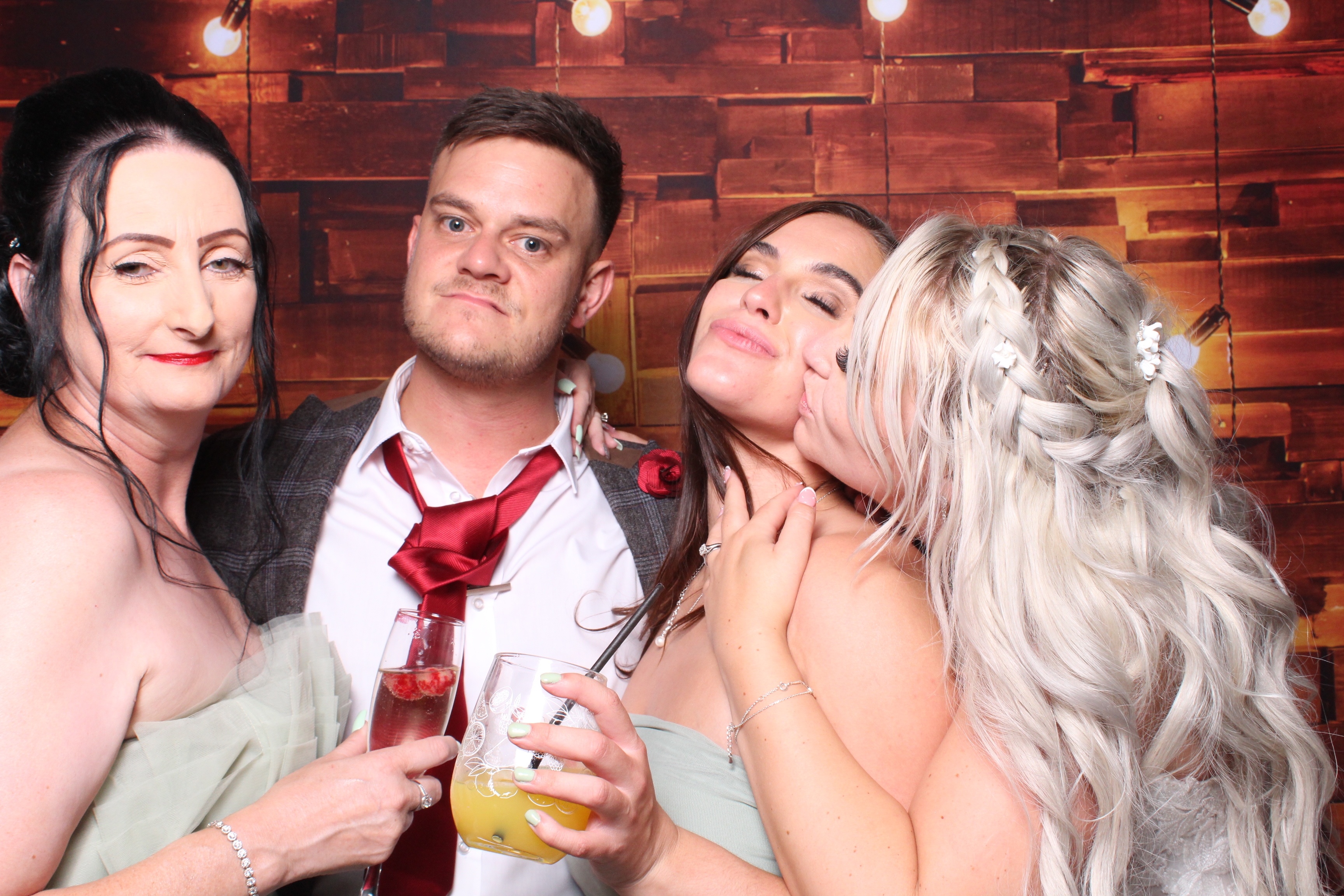 Keiran & Ellisha | View more photos from the event at gallery.magicimages.uk/u/MagicImages/Keiran-Ellisha