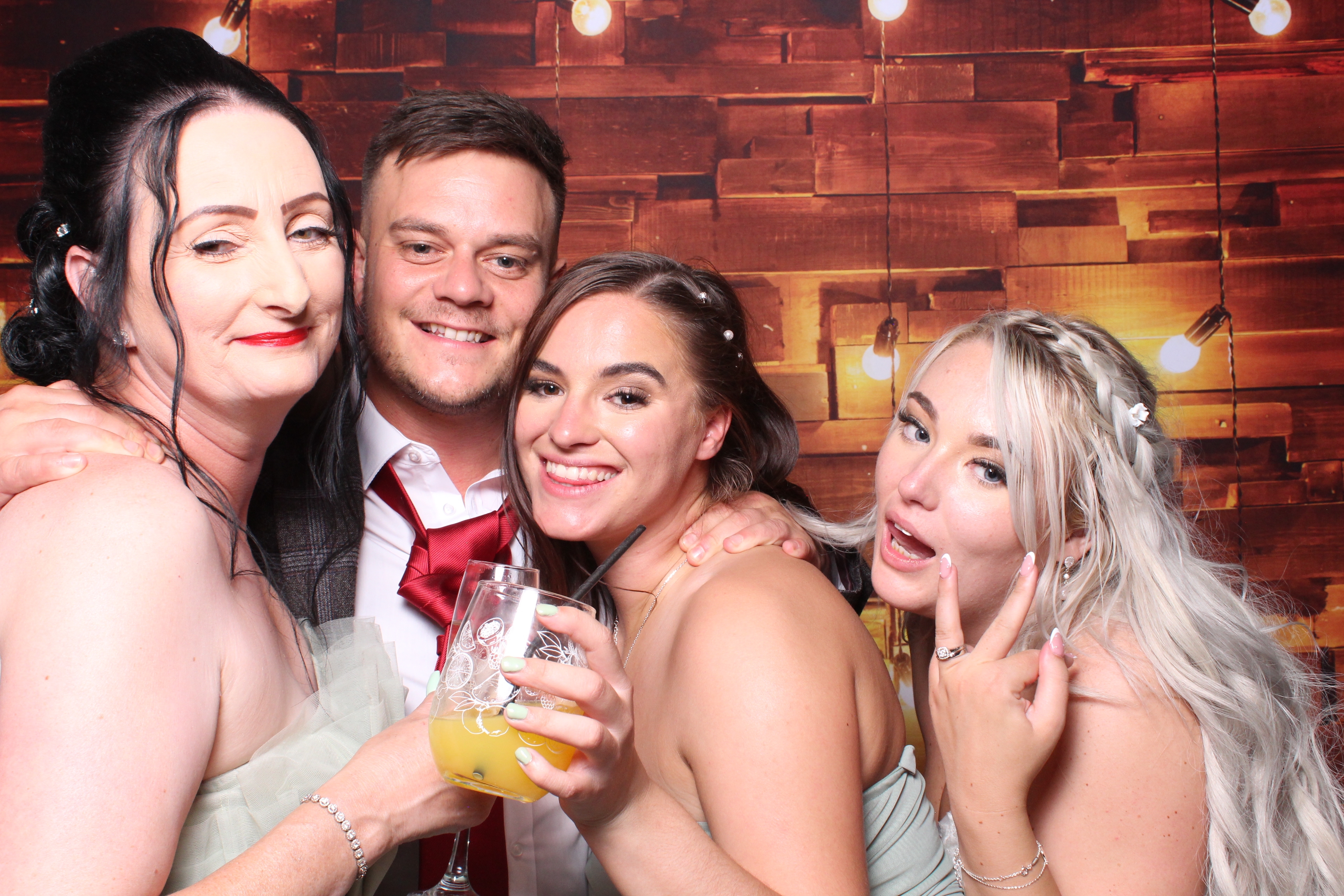Keiran & Ellisha | View more photos from the event at gallery.magicimages.uk/u/MagicImages/Keiran-Ellisha