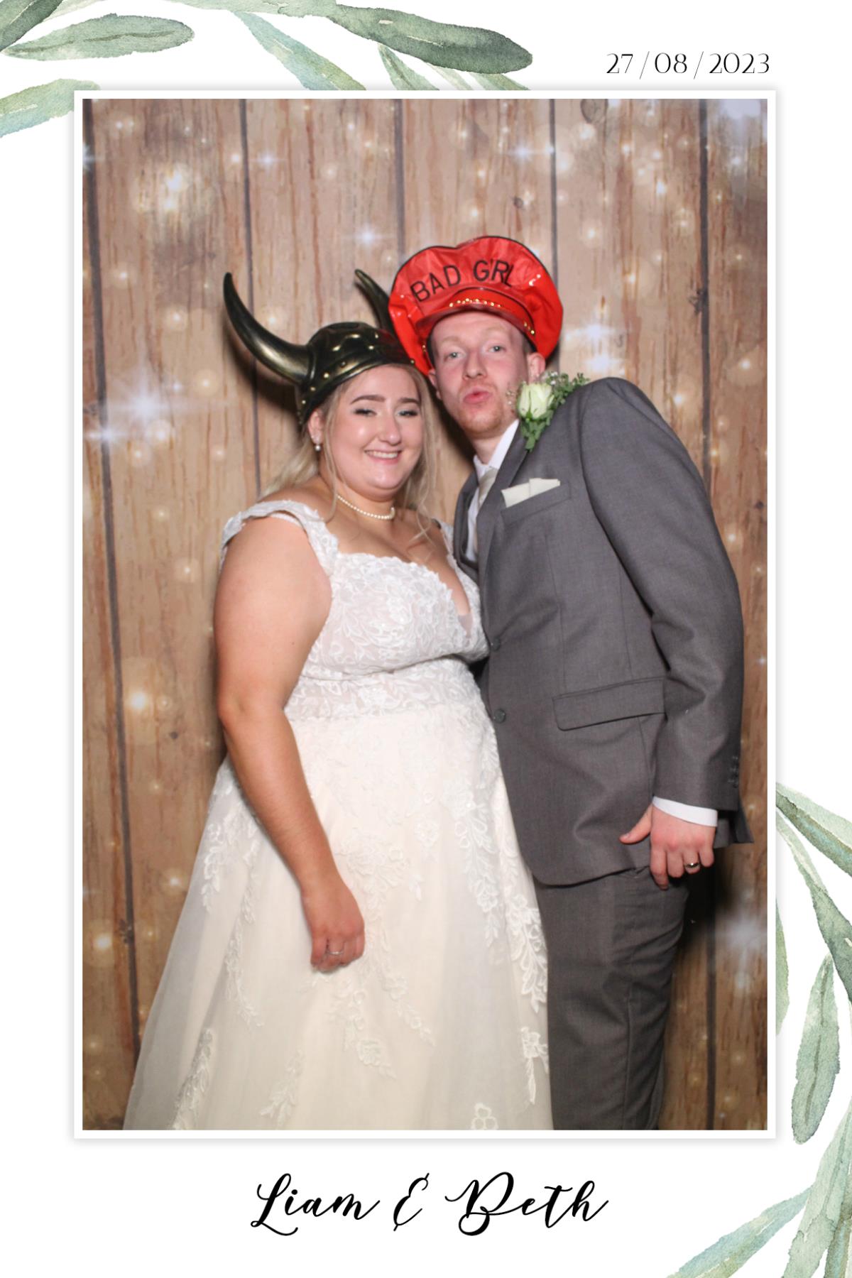 Liam & Beth  | View more photos from the event at gallery.magicimages.uk/u/MagicImages/Liam-Beth