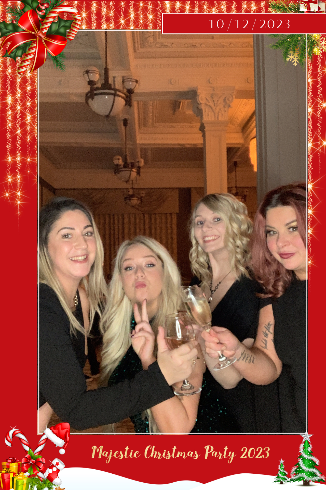 Majestic Staff Christmas Party   | View more photos from the event at gallery.magicimages.uk/u/MagicImages/Majestic-Staff-Christmas-Party