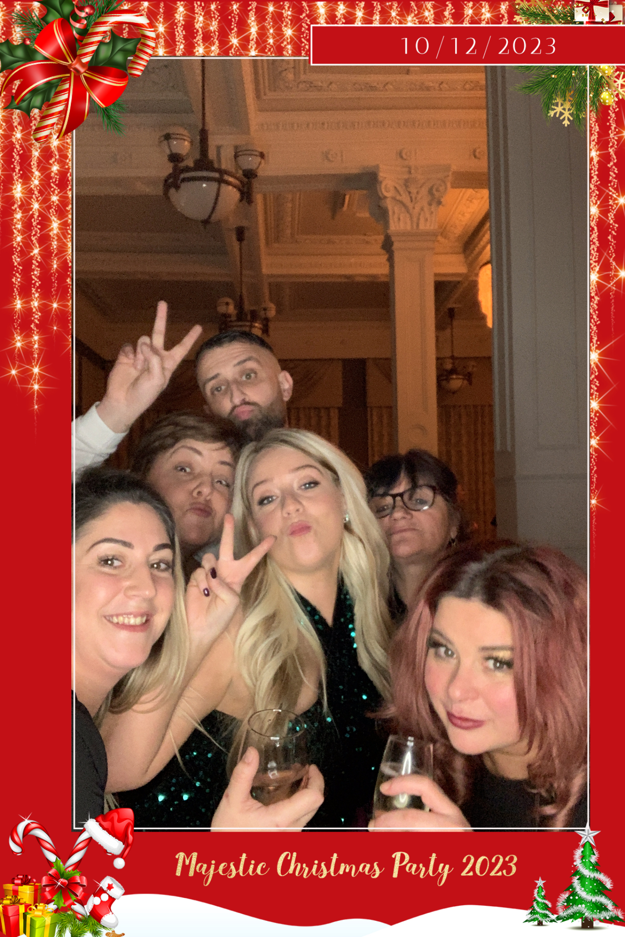 Majestic Staff Christmas Party   | View more photos from the event at gallery.magicimages.uk/u/MagicImages/Majestic-Staff-Christmas-Party